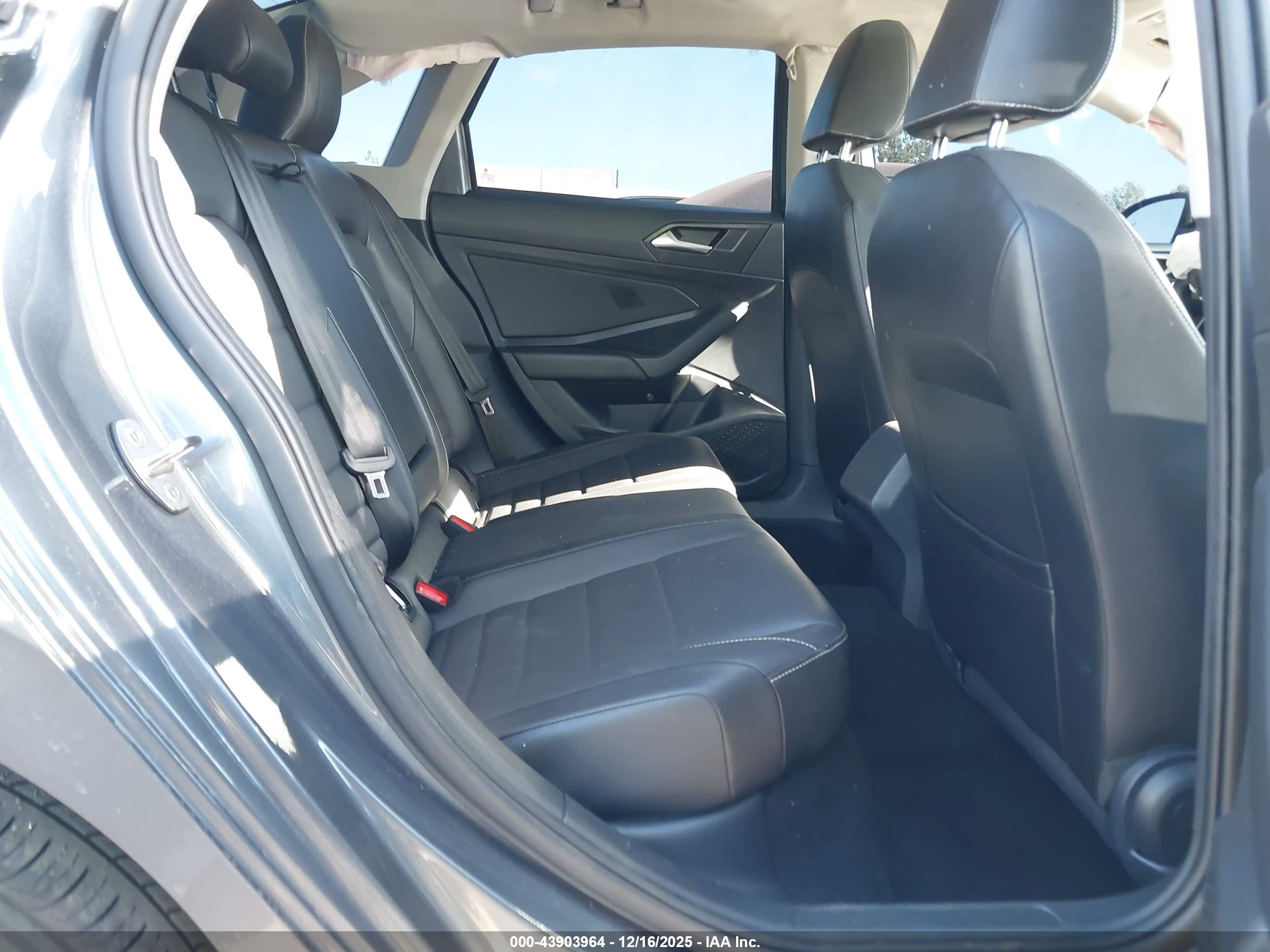 VOLKSWAGEN JETTA image 8