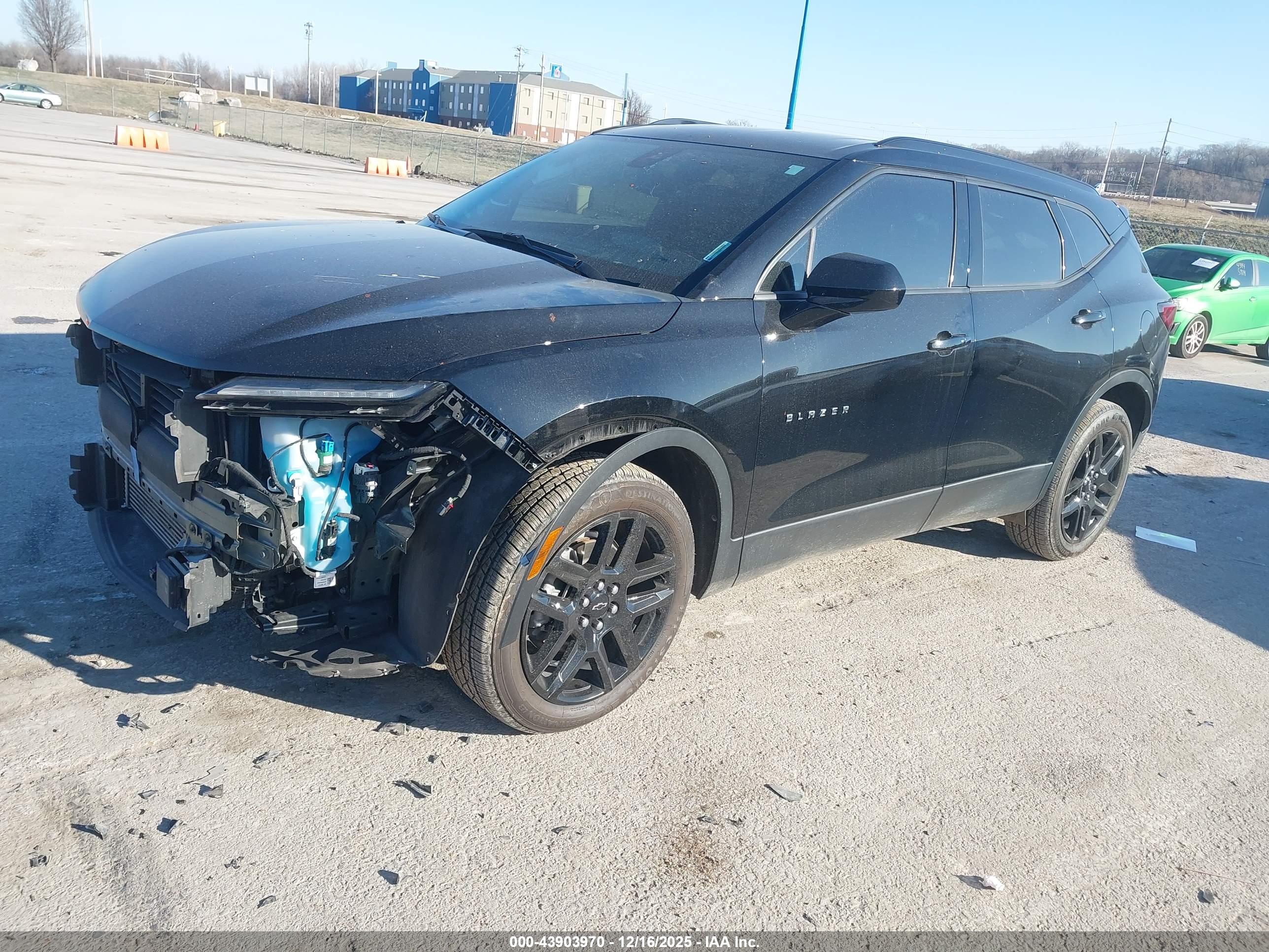 CHEVROLET BLAZER image 2