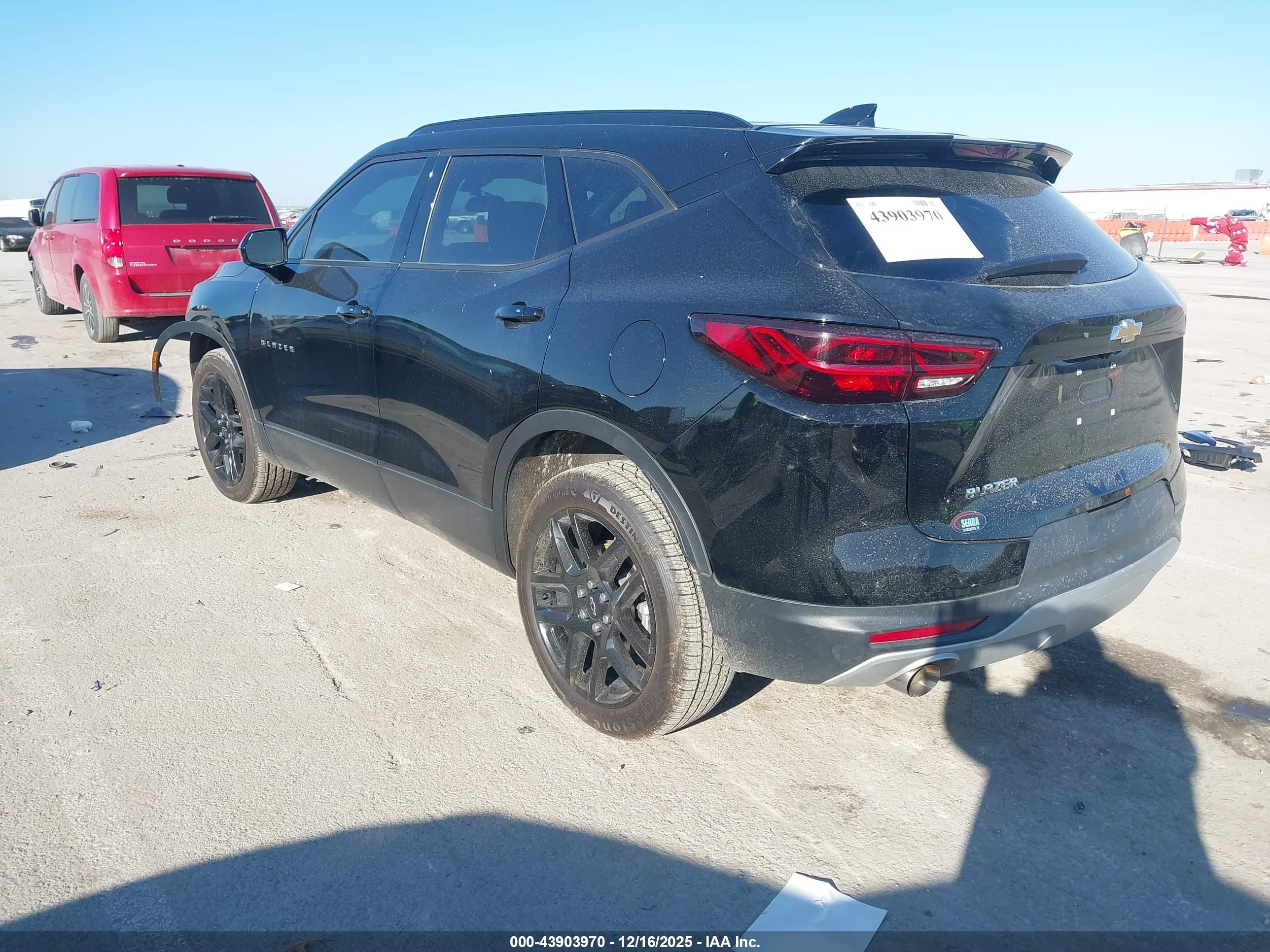 CHEVROLET BLAZER image 3