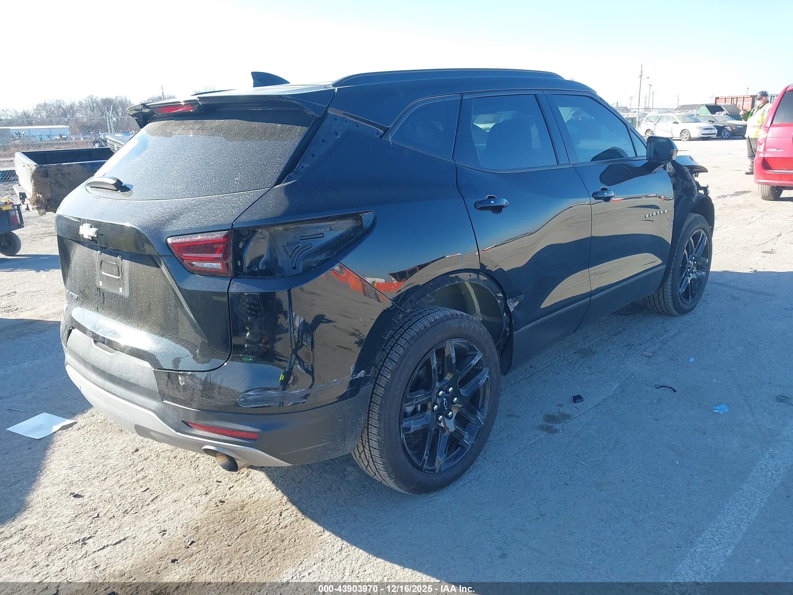 CHEVROLET BLAZER image 4