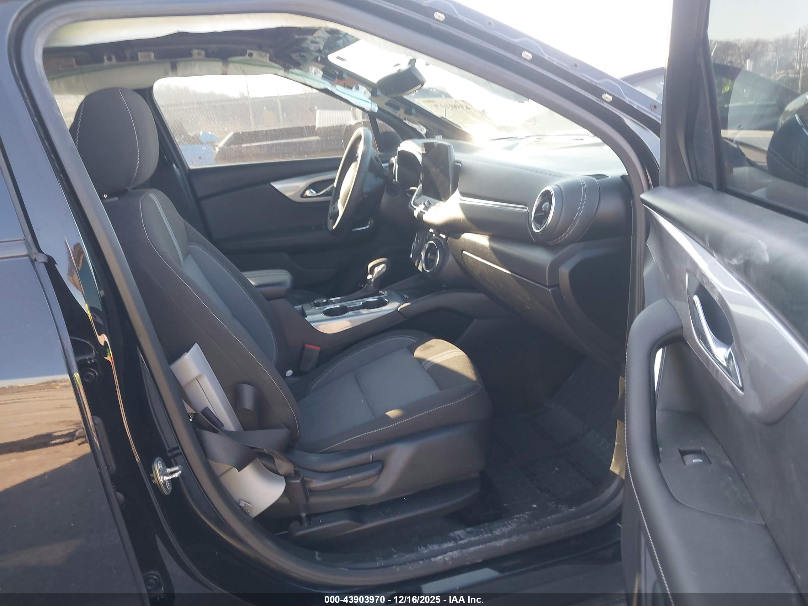 CHEVROLET BLAZER image 5