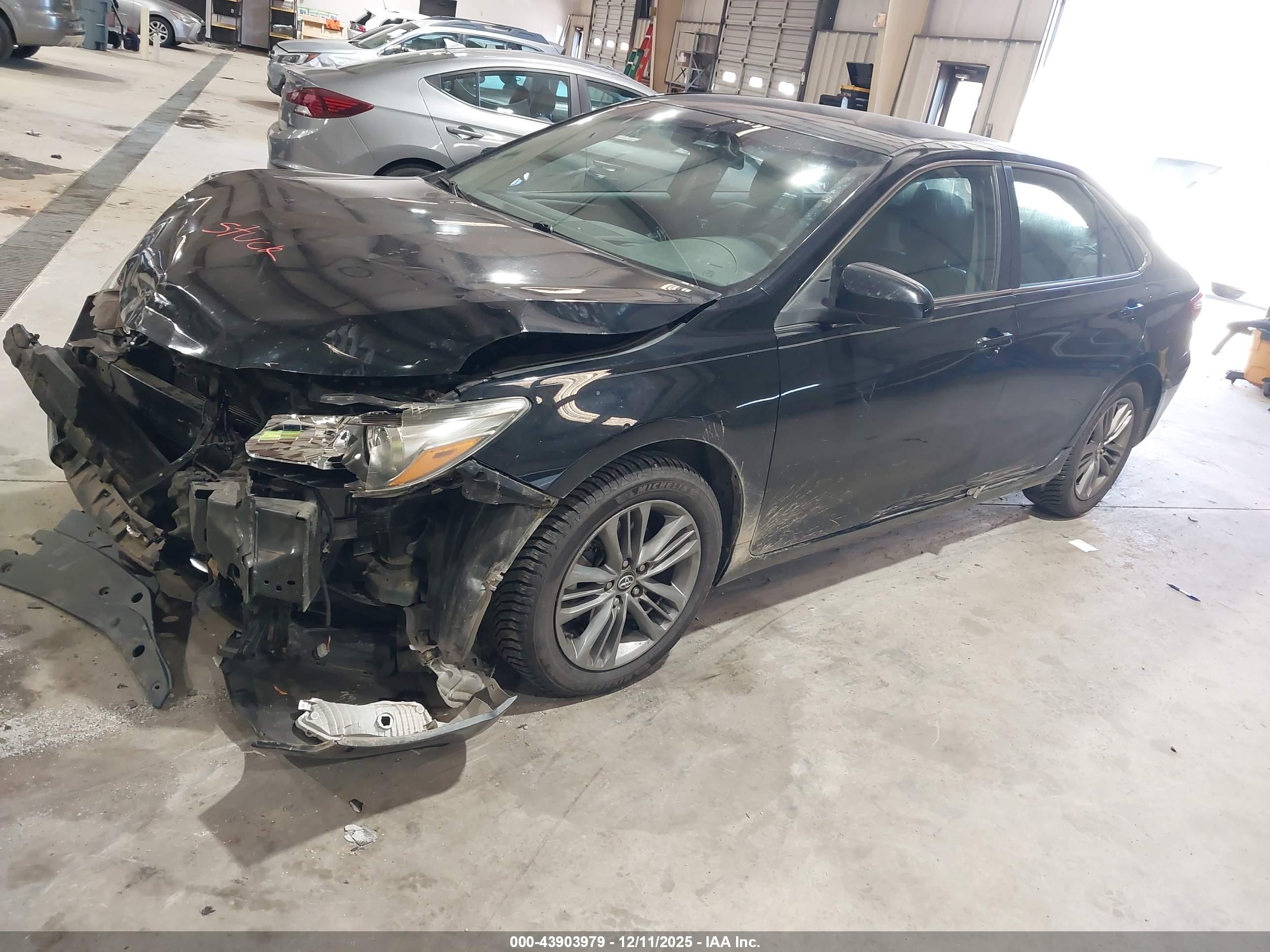 TOYOTA CAMRY image 2