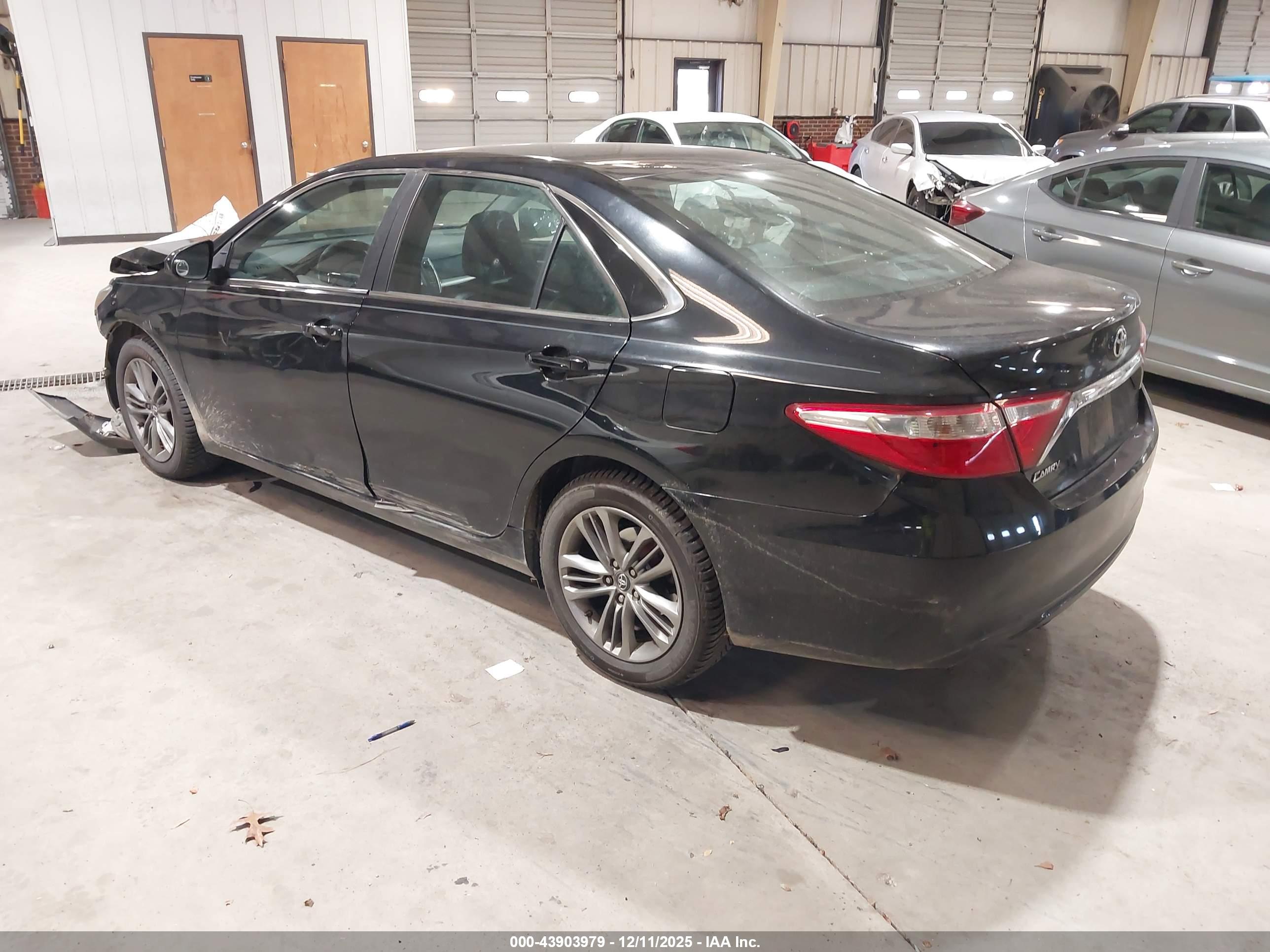 TOYOTA CAMRY image 3