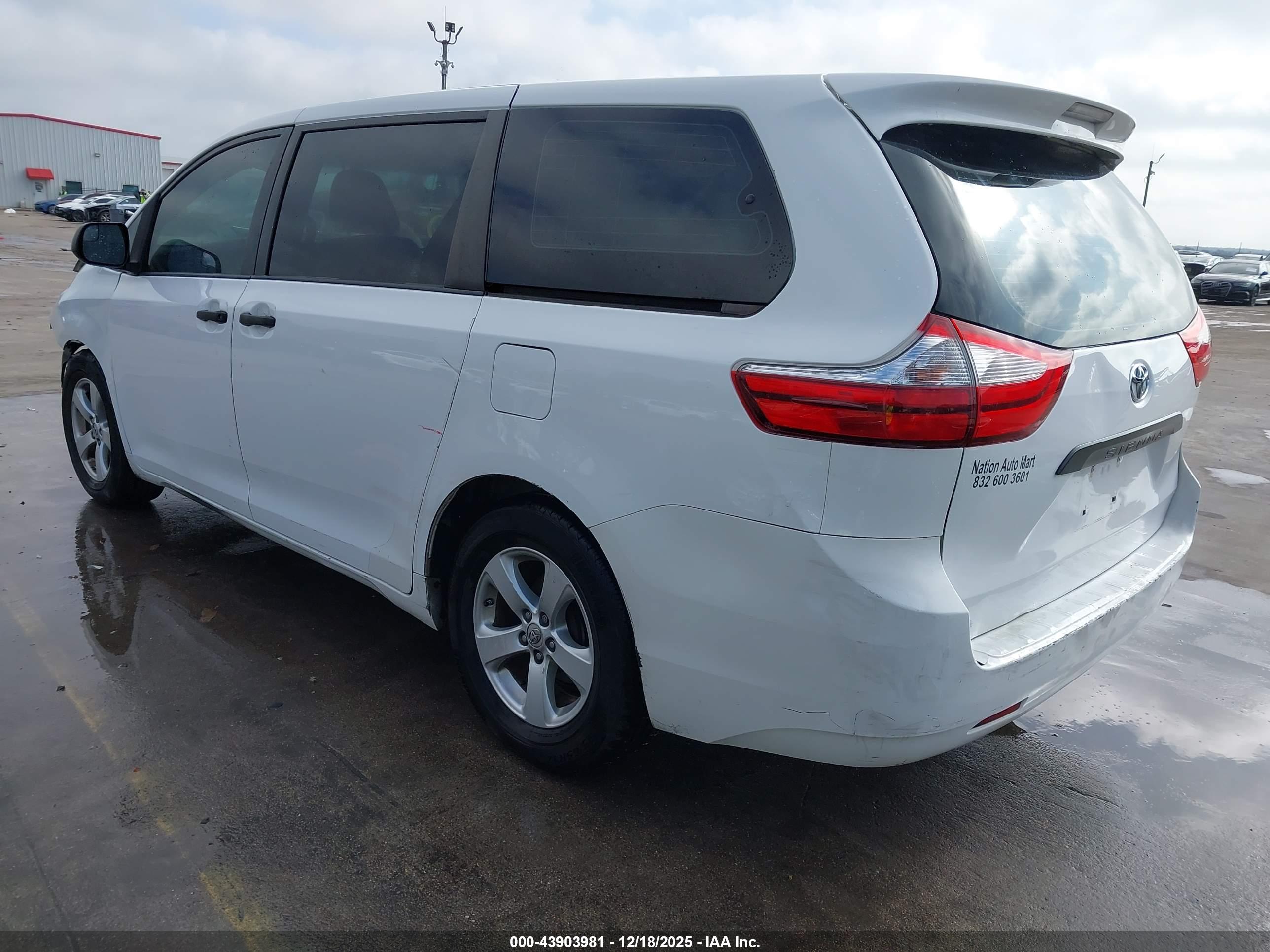 TOYOTA SIENNA image 3