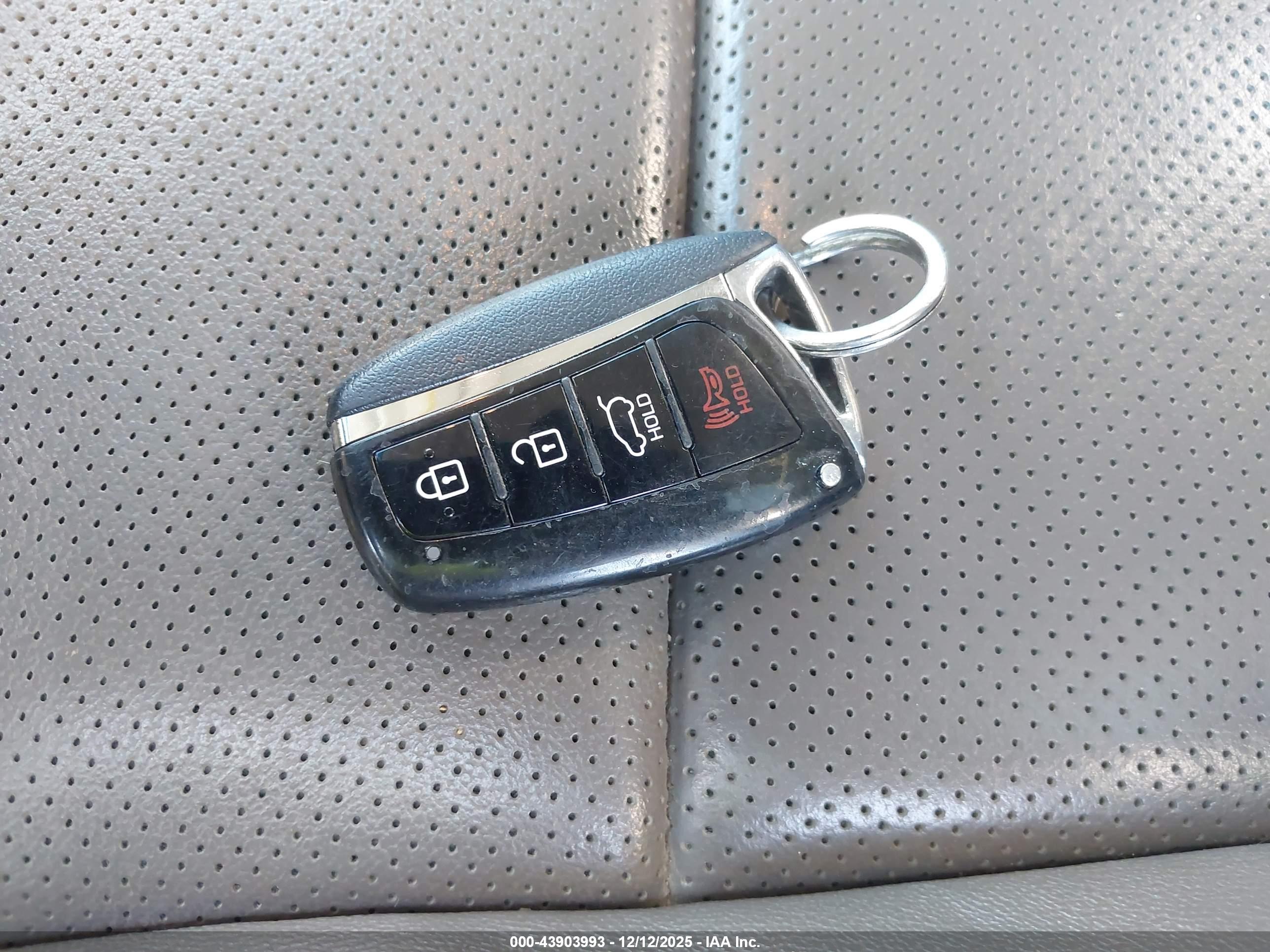 HYUNDAI SANTA image 11