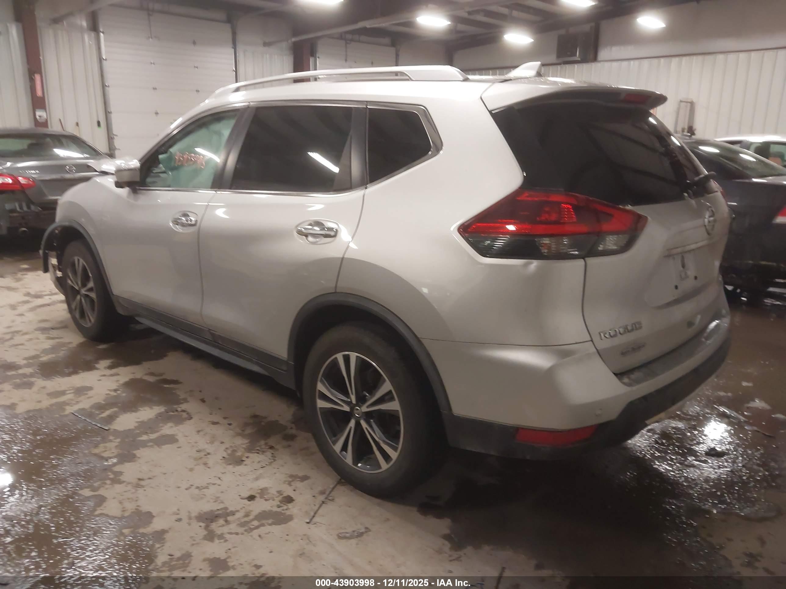 NISSAN ROGUE image 3