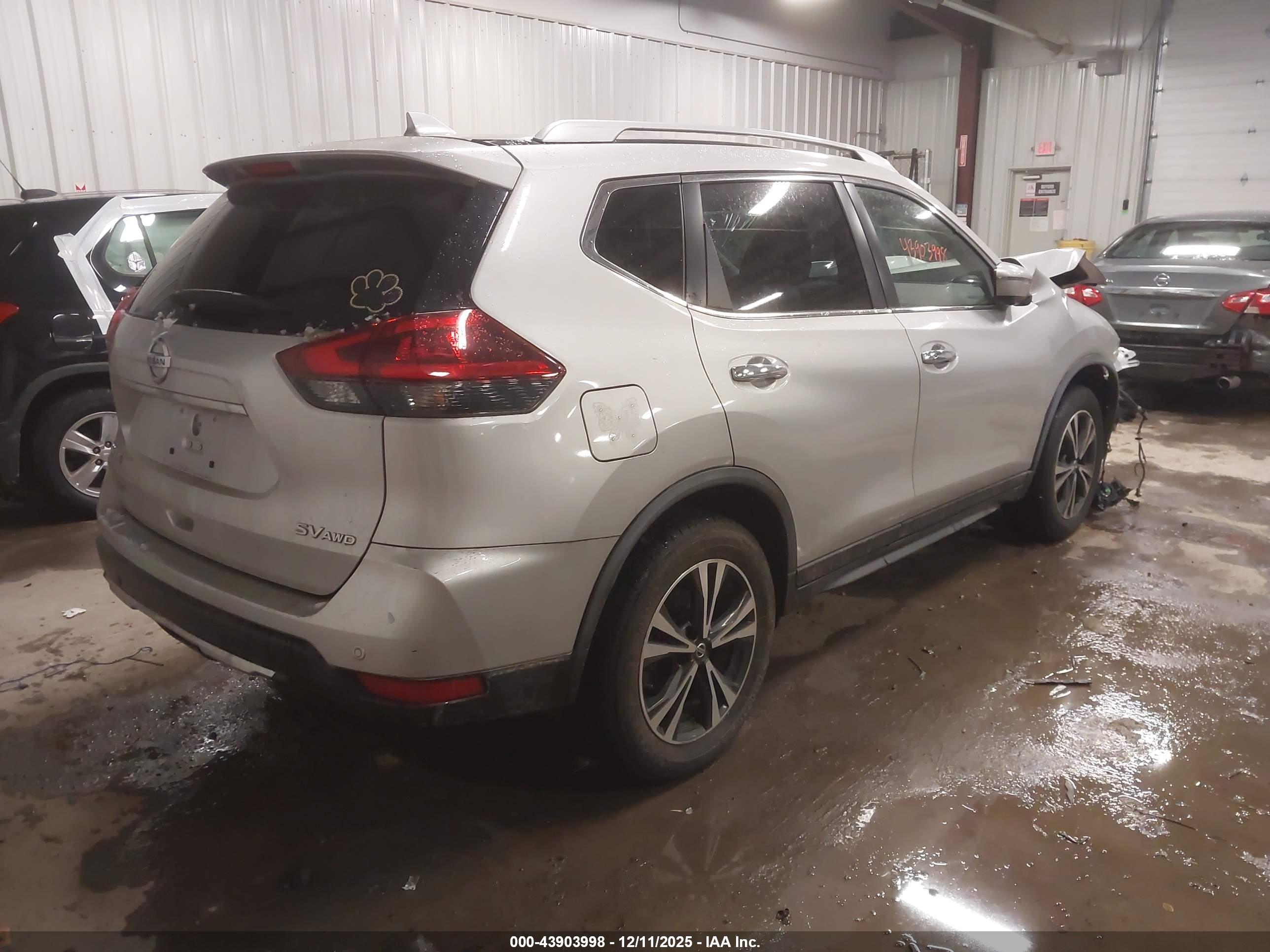 NISSAN ROGUE image 4