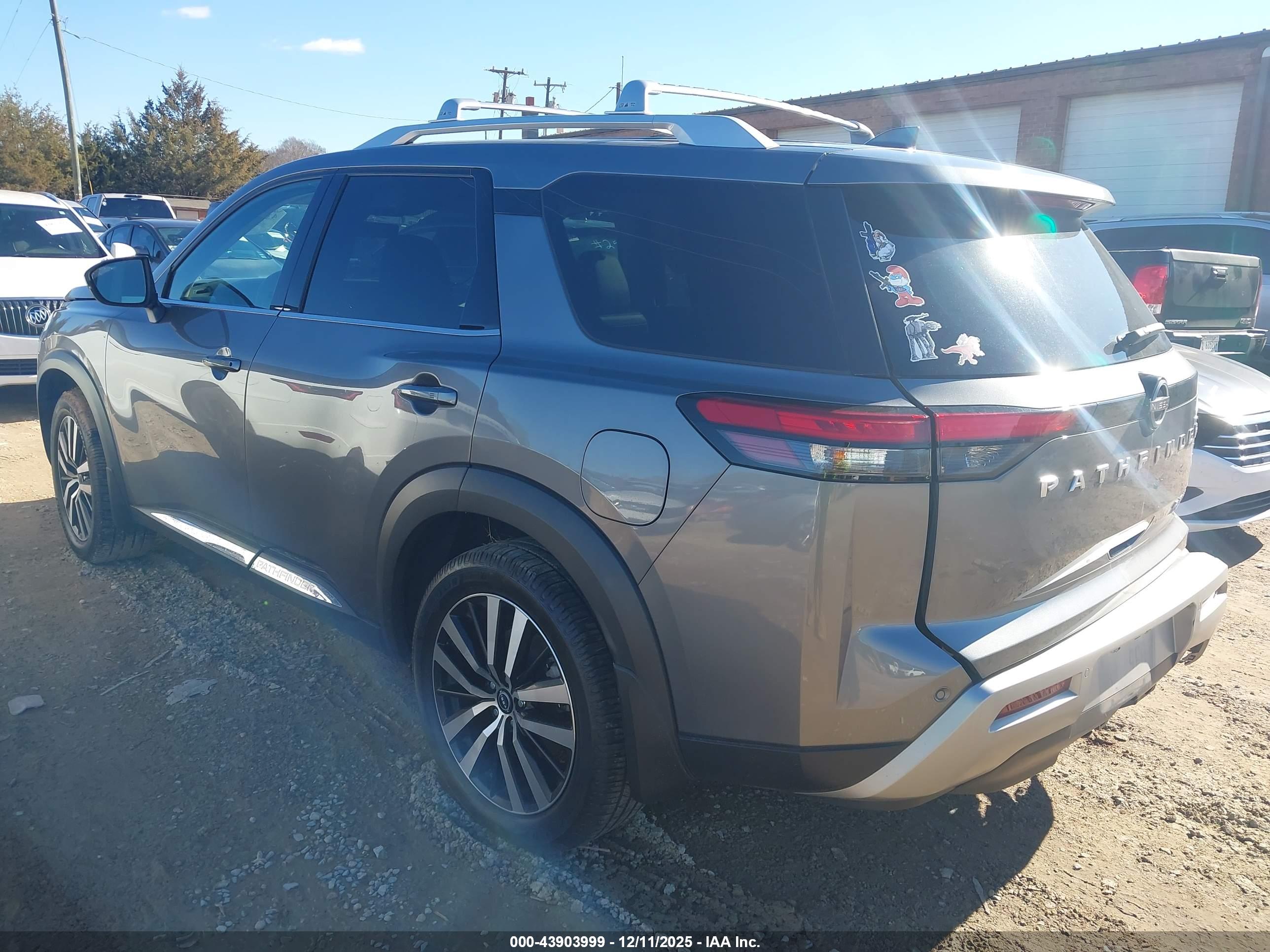NISSAN PATHFINDER image 3