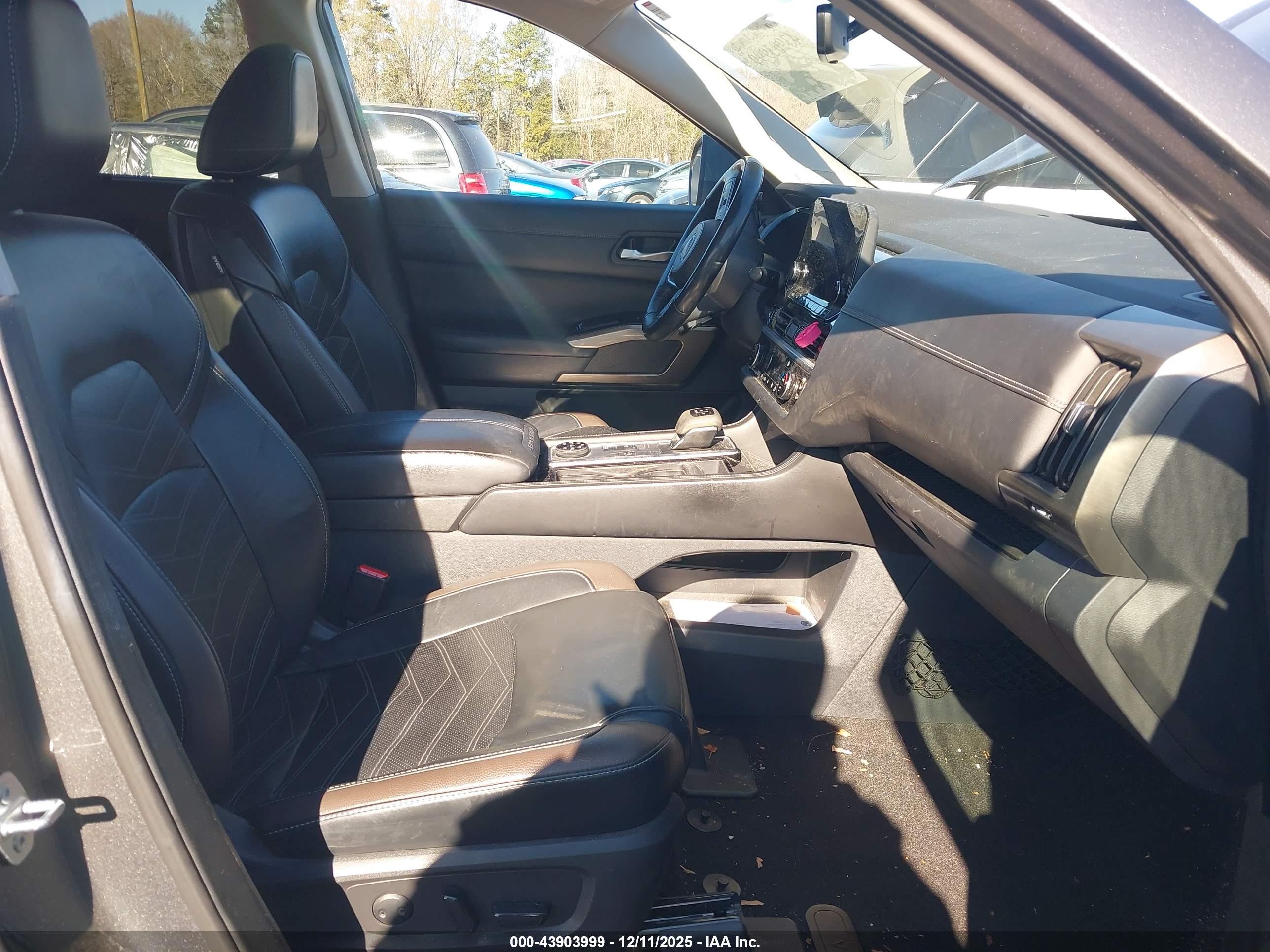 NISSAN PATHFINDER image 5