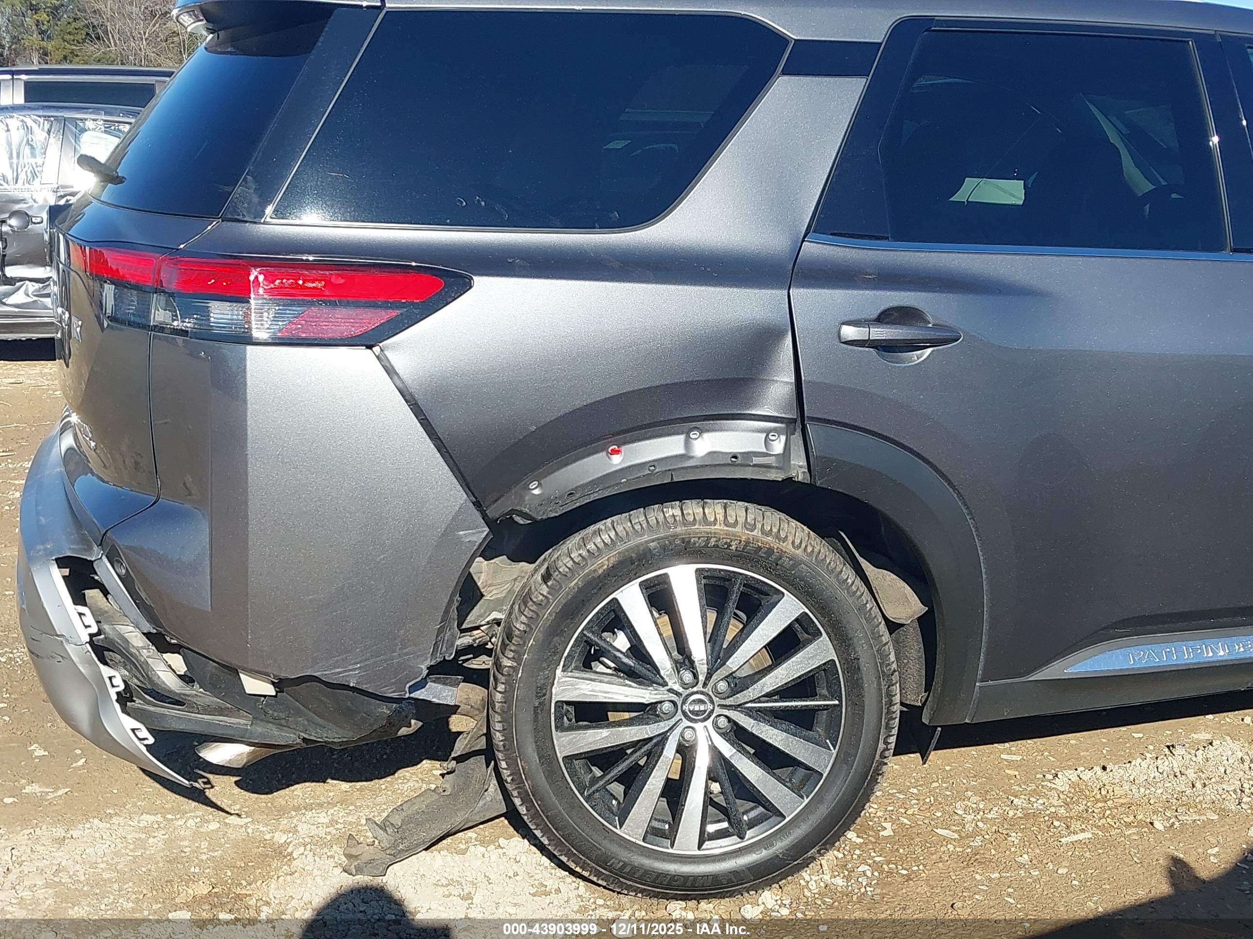NISSAN PATHFINDER image 6