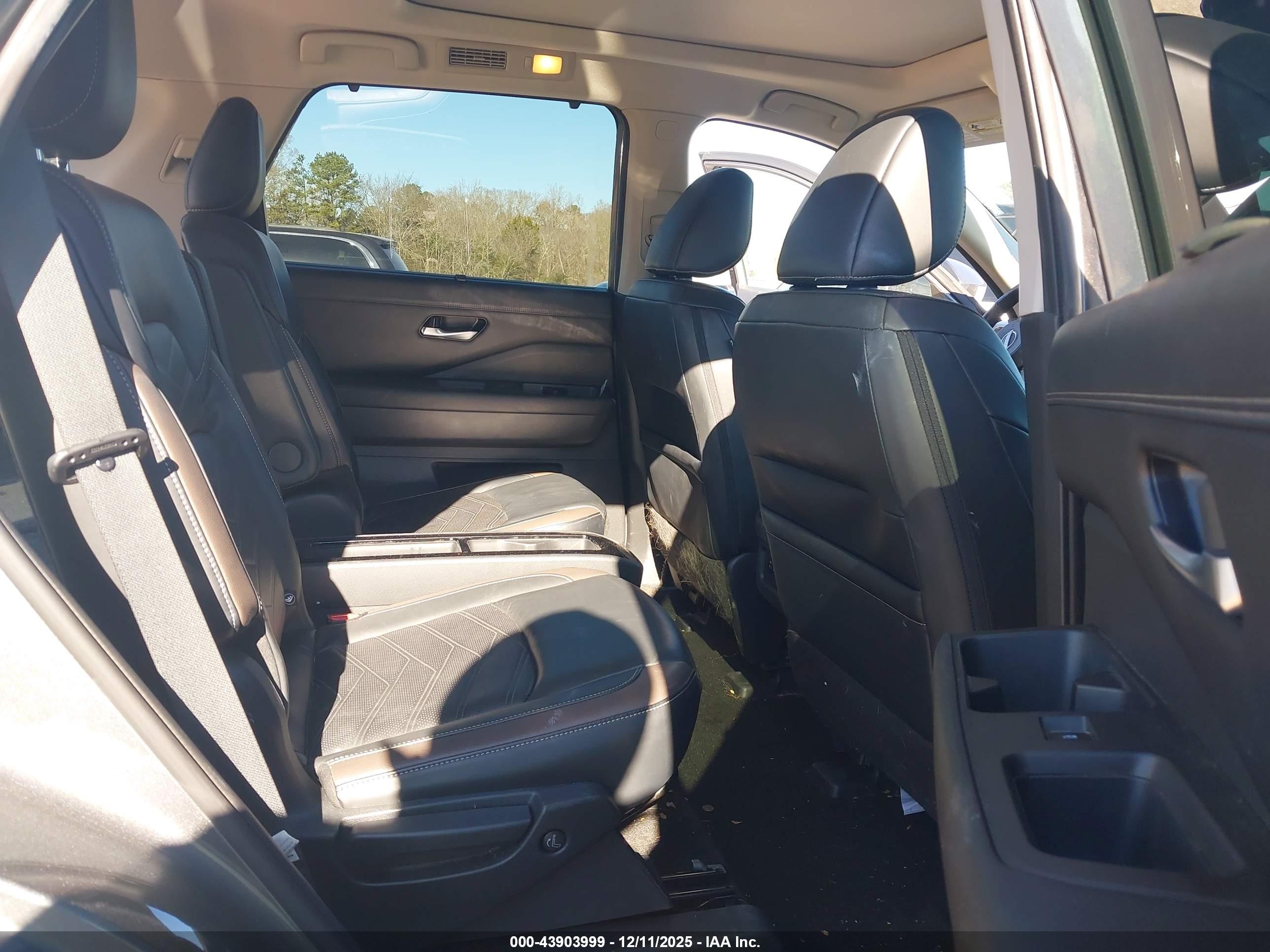 NISSAN PATHFINDER image 8