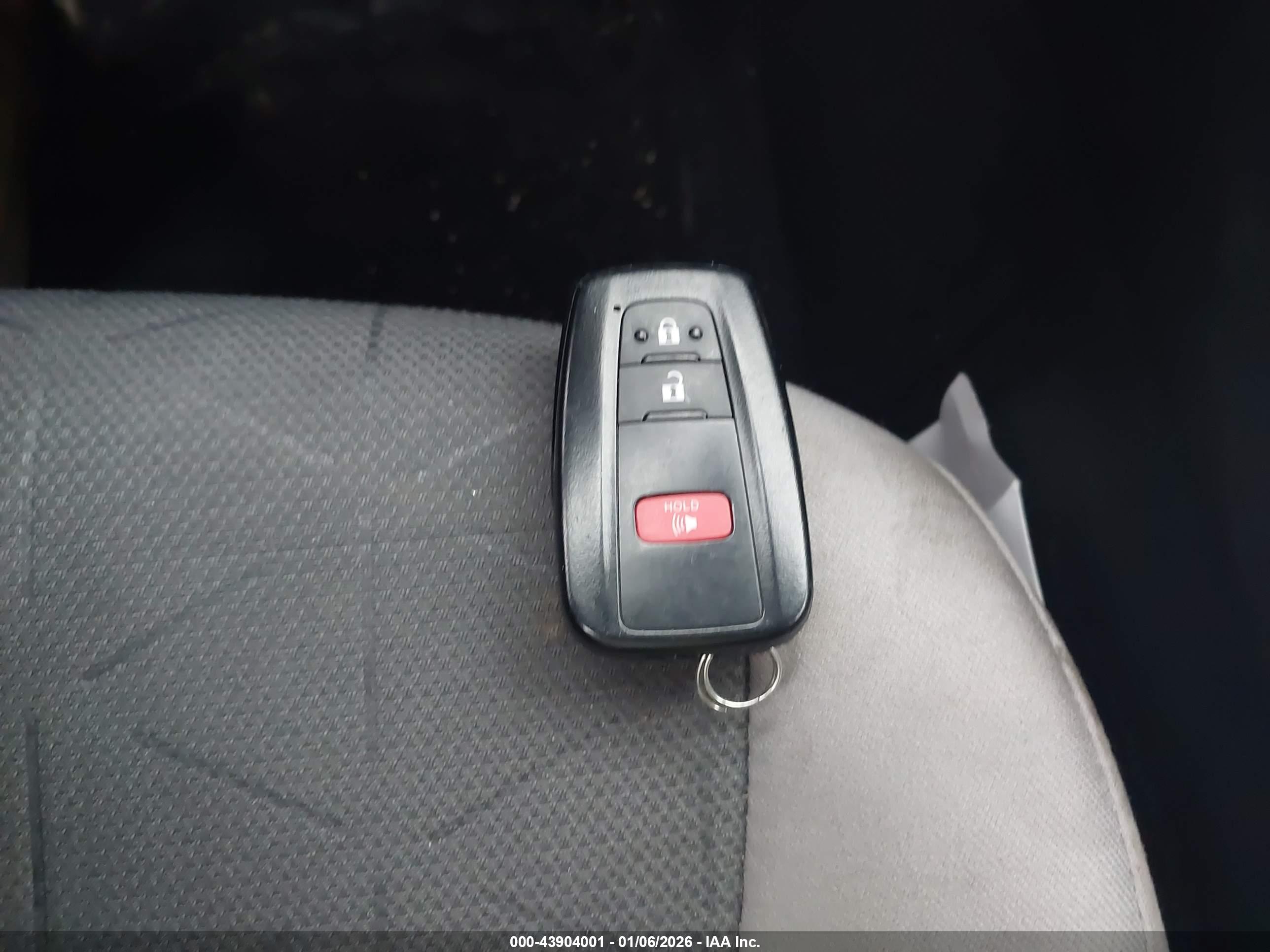 TOYOTA RAV4 image 11