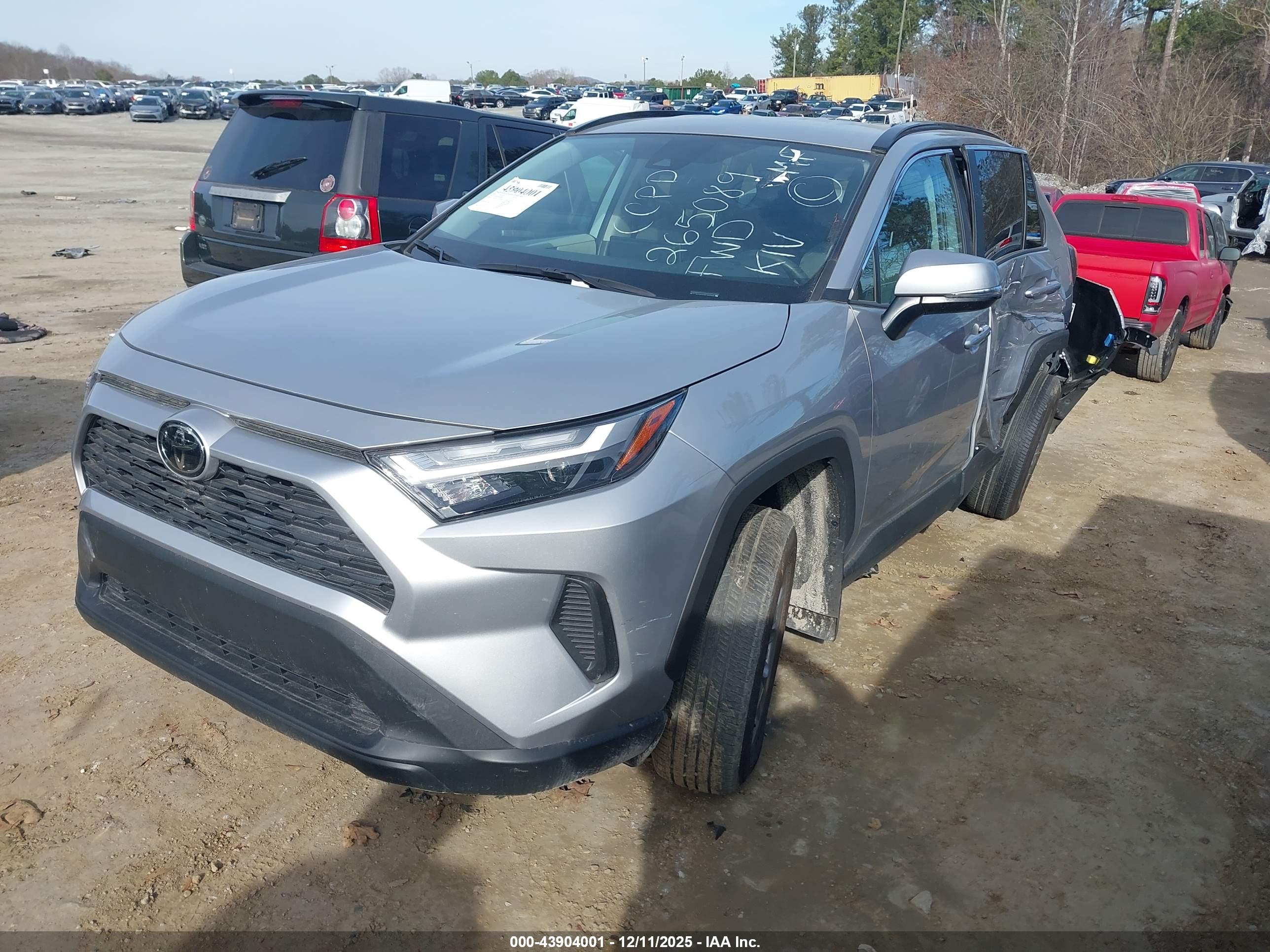 TOYOTA RAV4 image 2