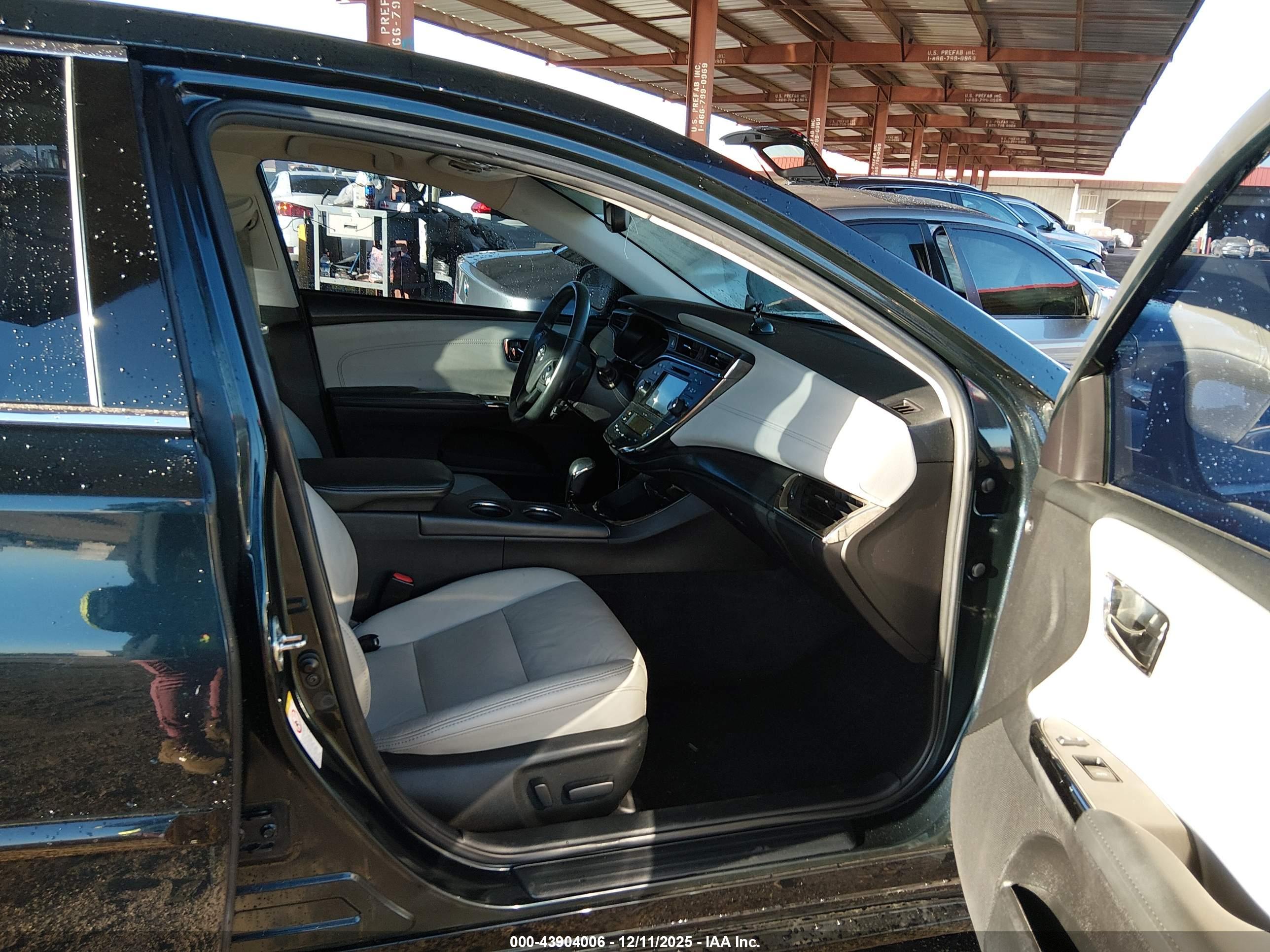 TOYOTA AVALON image 5