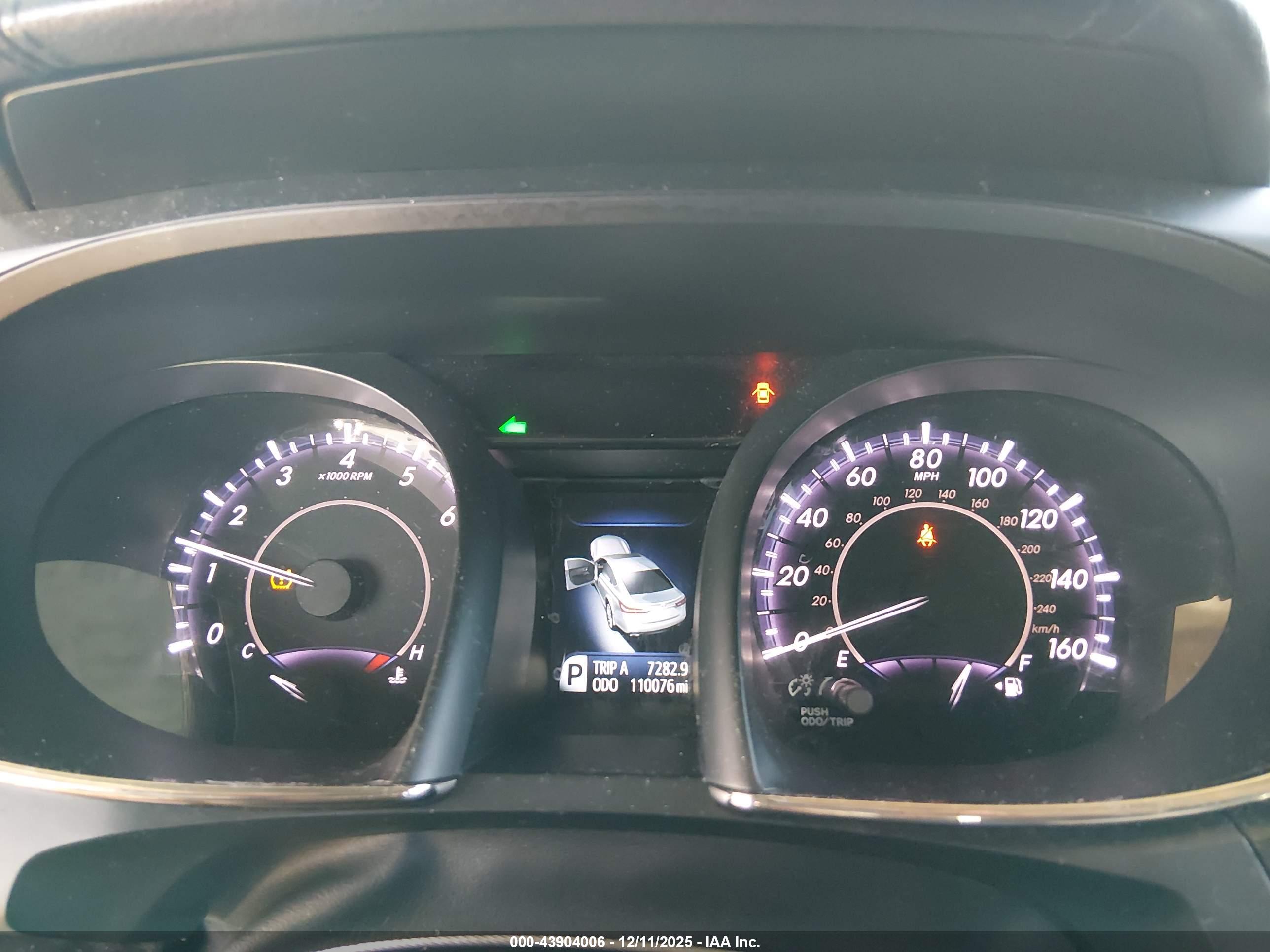 TOYOTA AVALON image 7