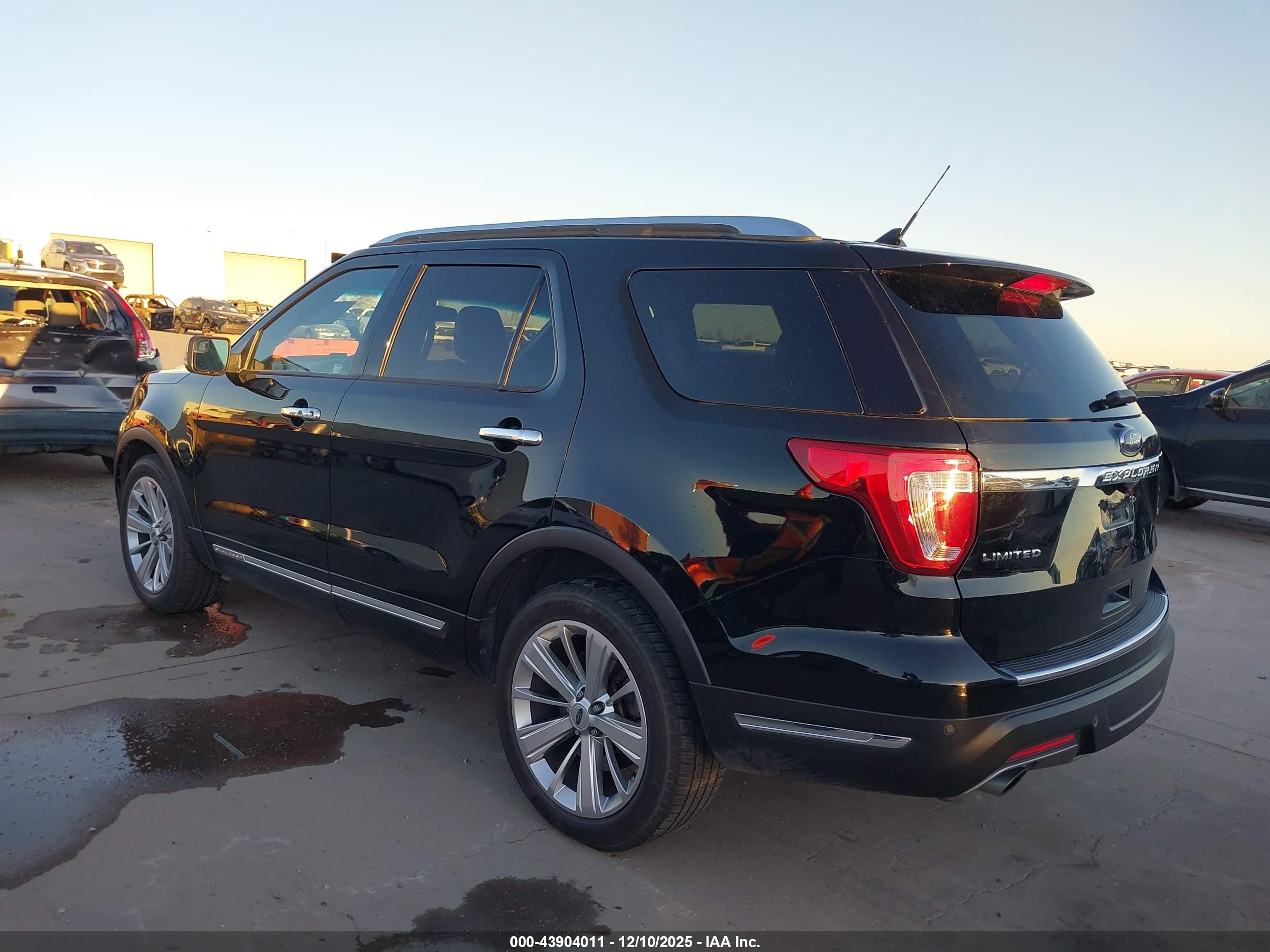 FORD EXPLORER image 3