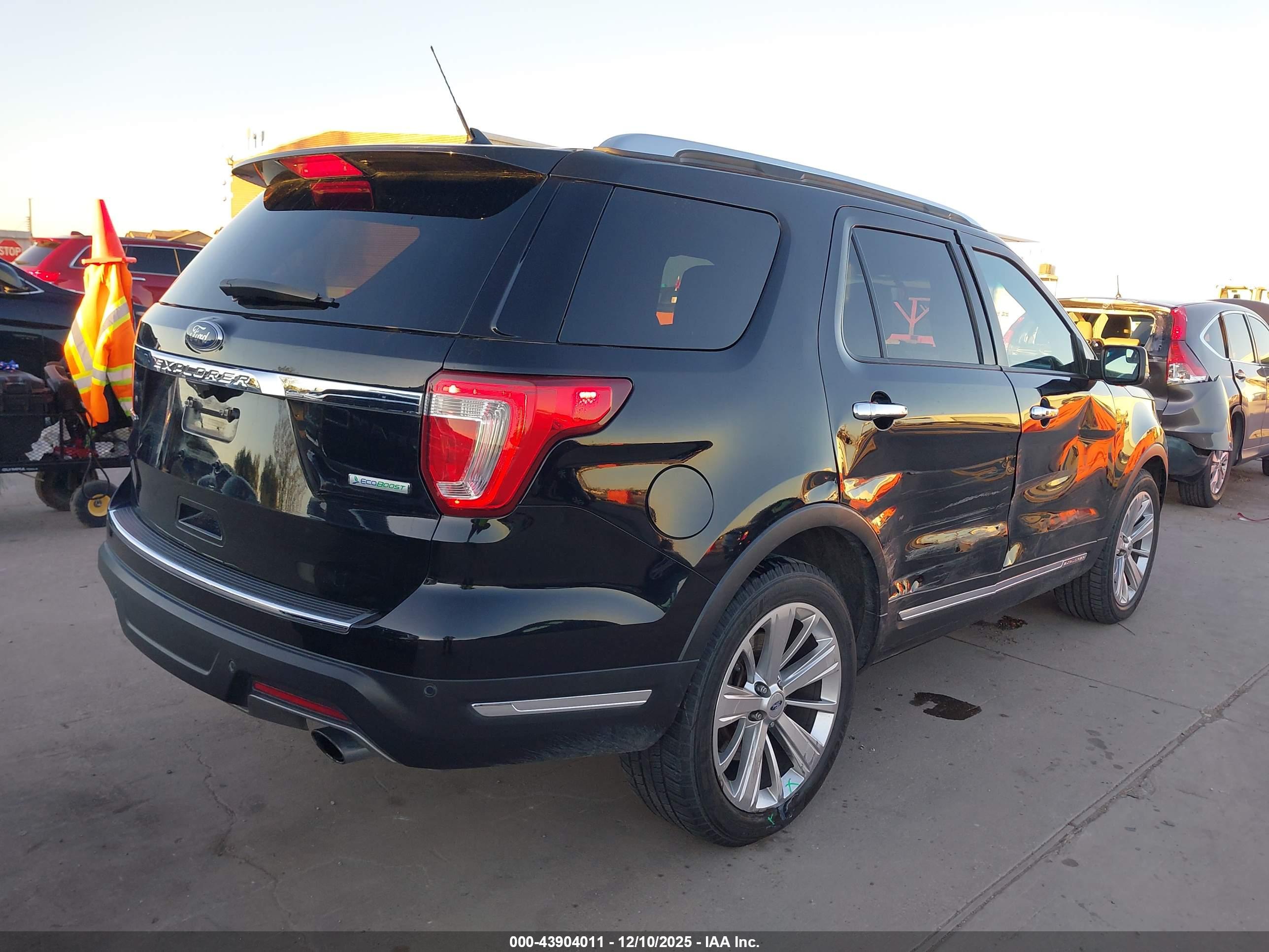 FORD EXPLORER image 4