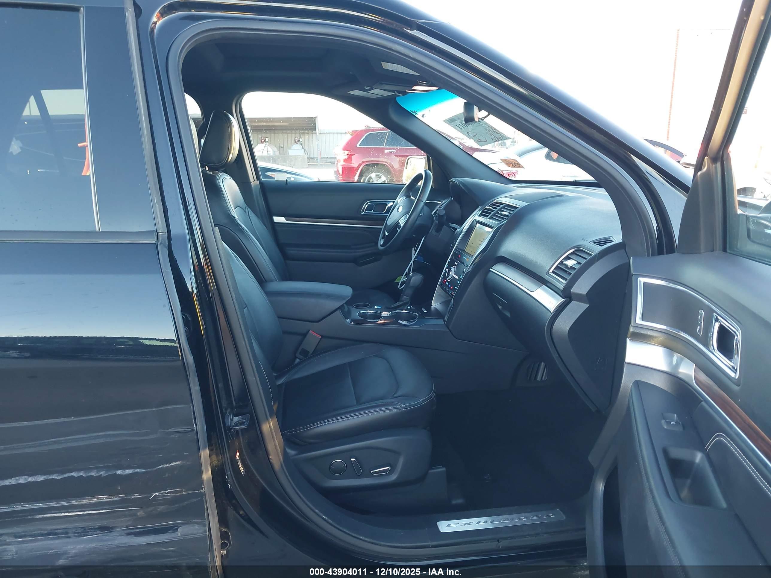 FORD EXPLORER image 5
