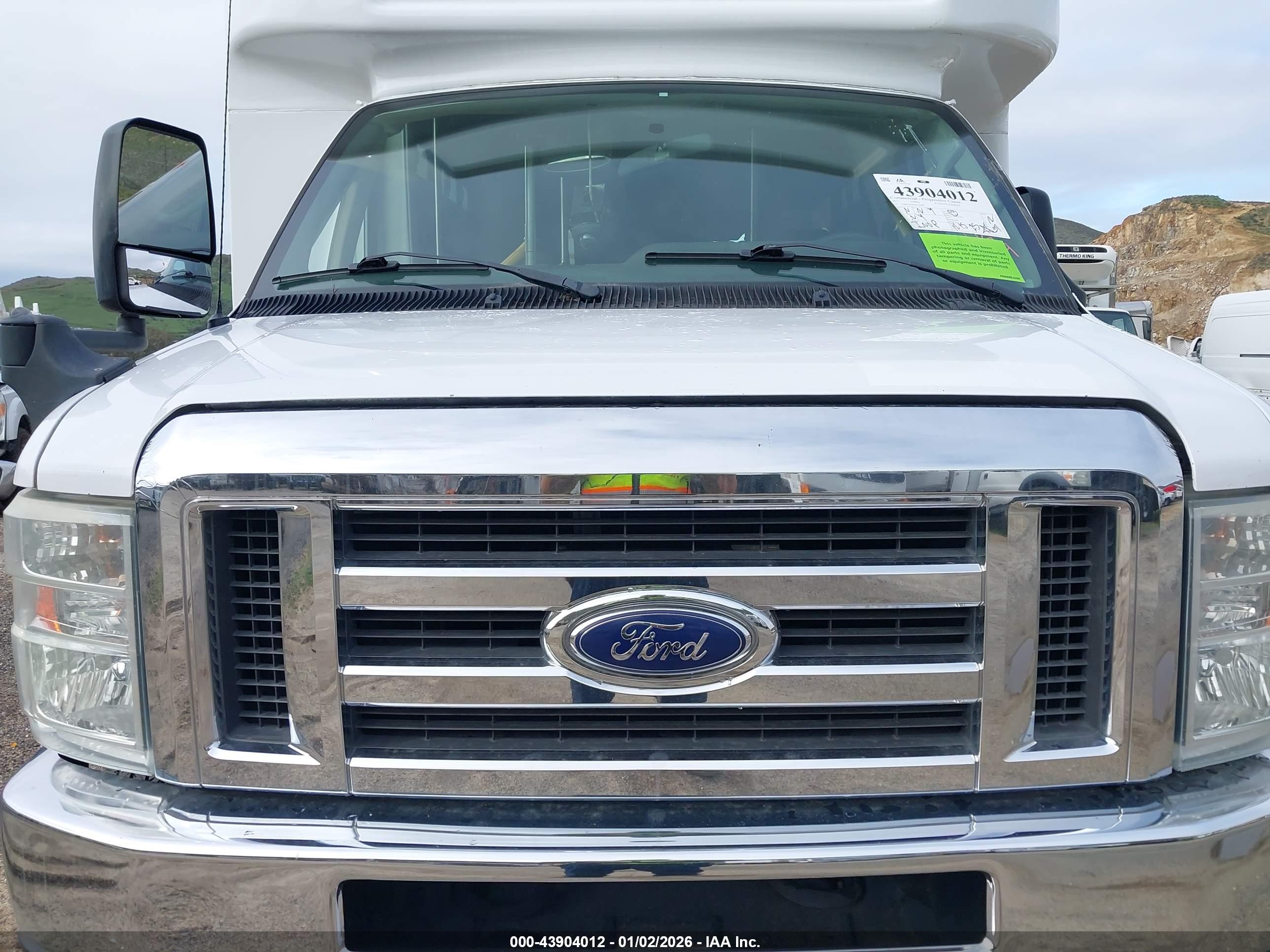 FORD BUS image 6