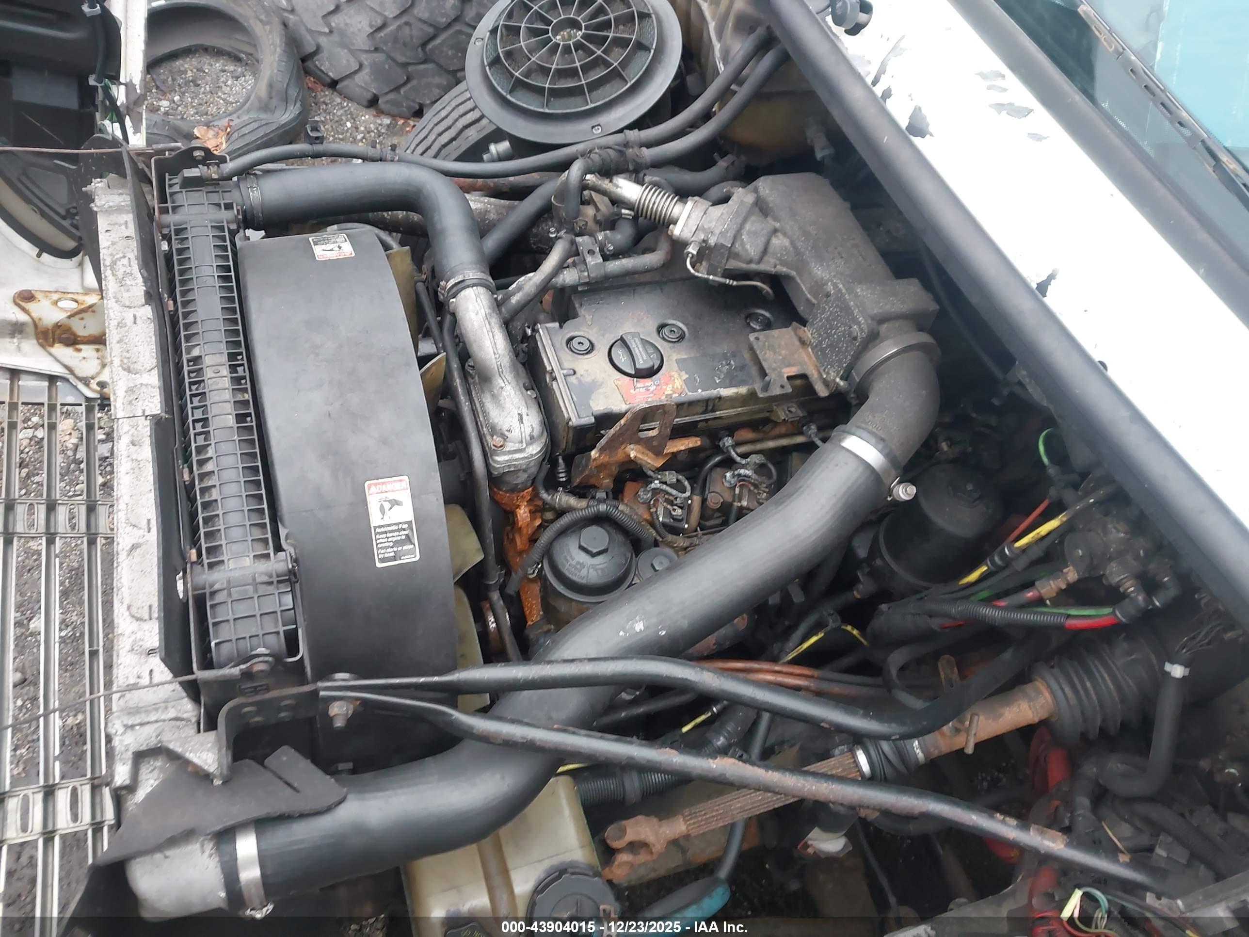 FREIGHTLINER M2 image 10