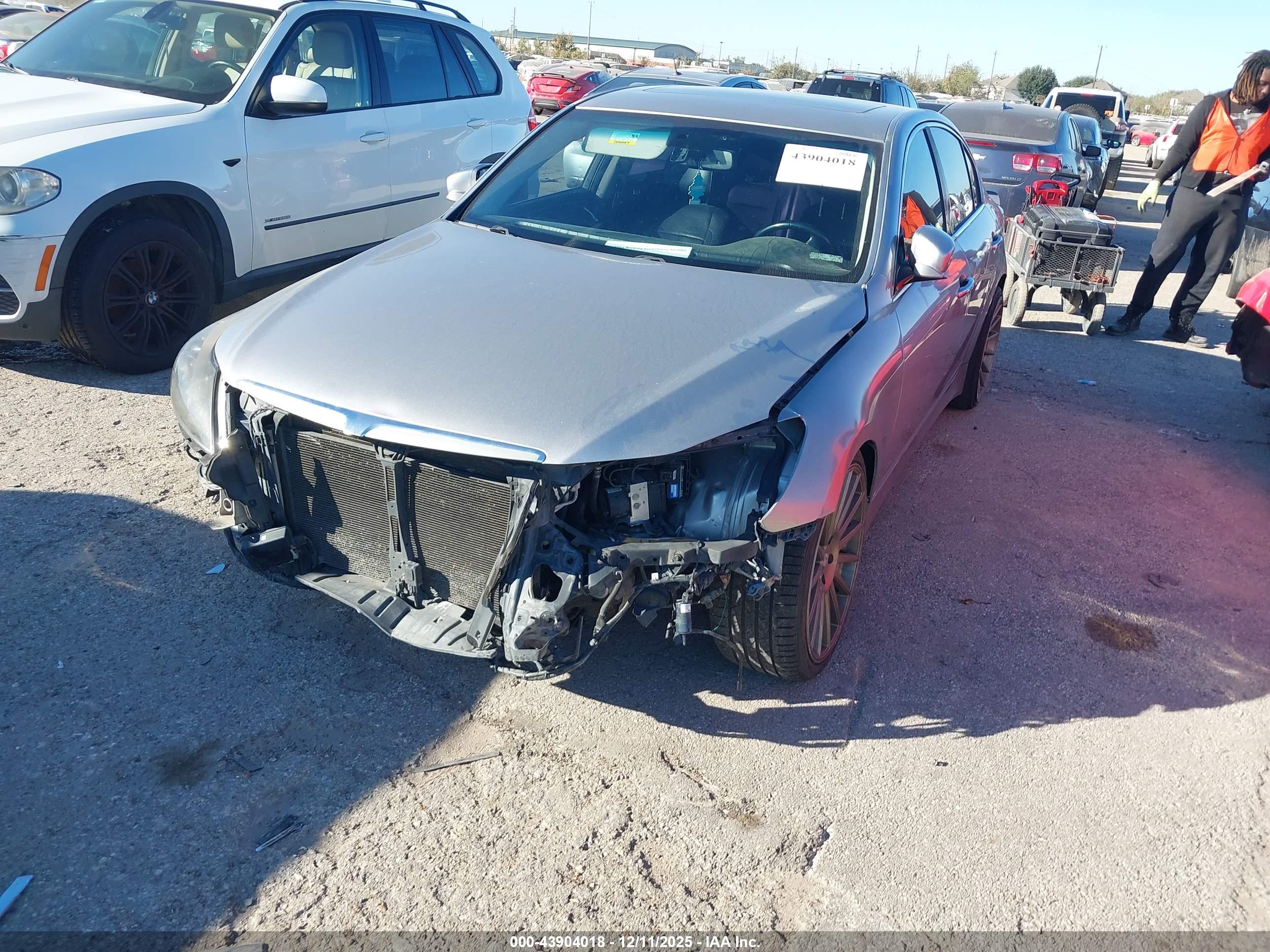 HYUNDAI GENESIS image 2