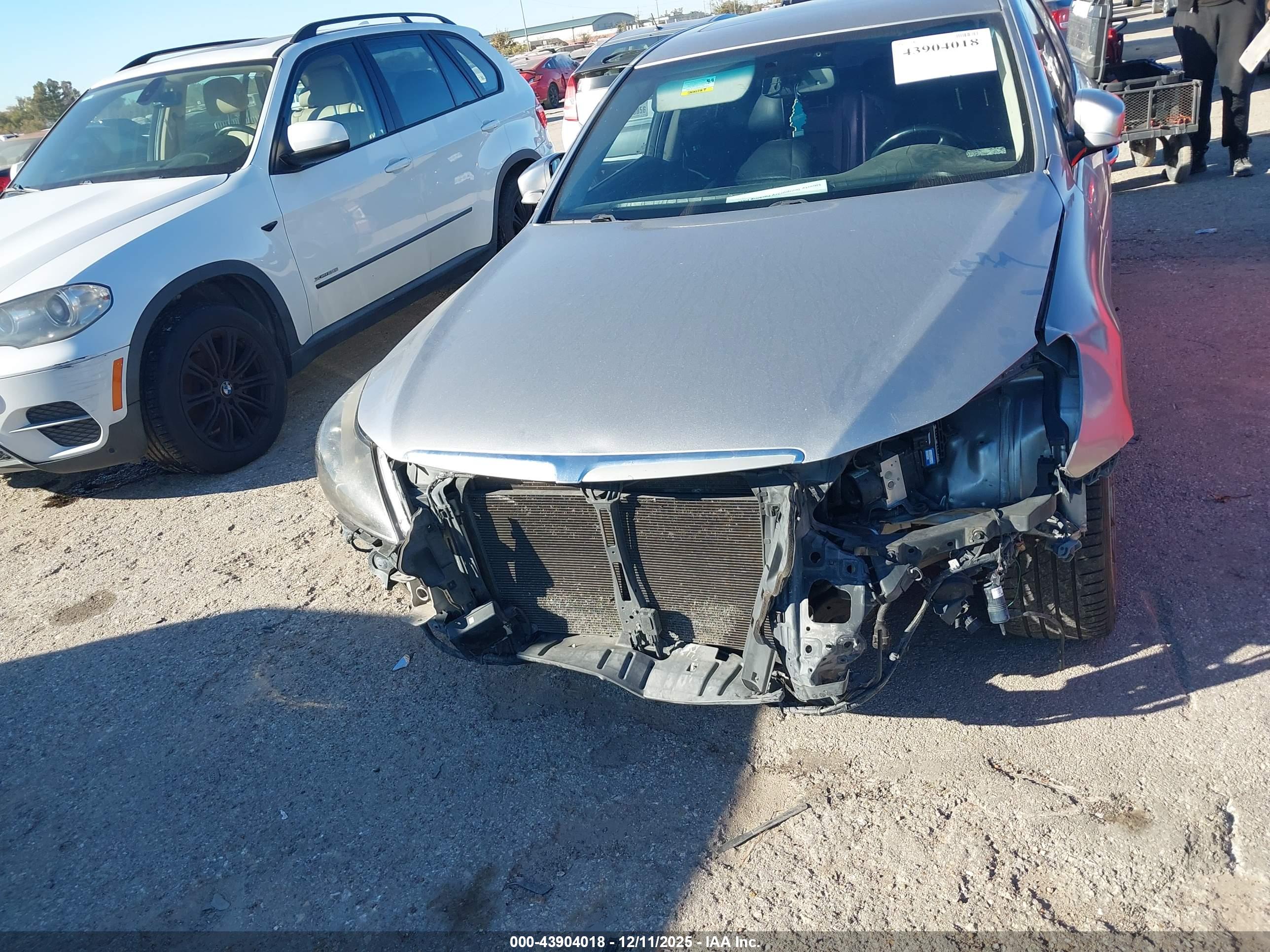 HYUNDAI GENESIS image 6