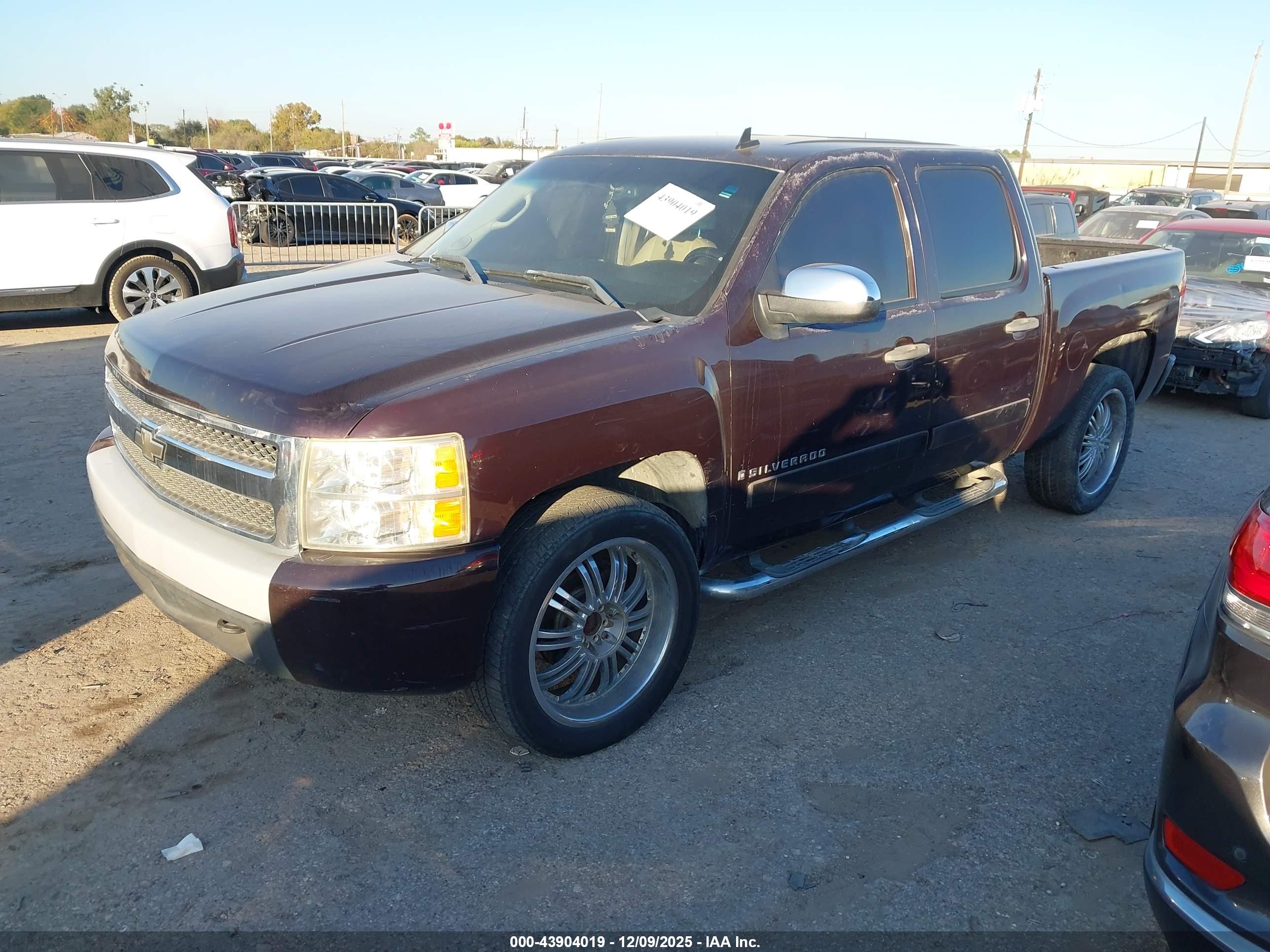 CHEVROLET SILVERADO image 2
