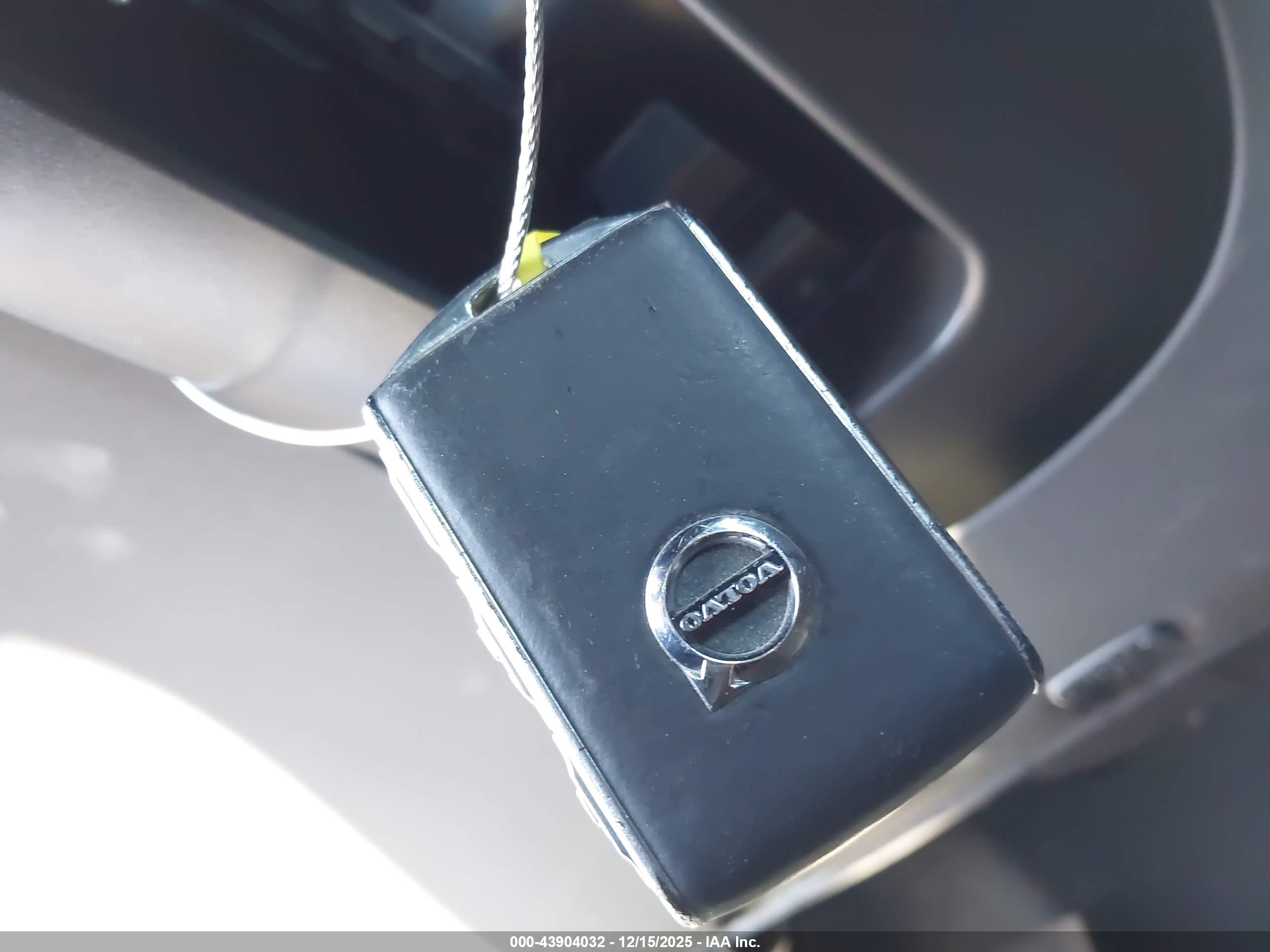 VOLVO XC60 image 11