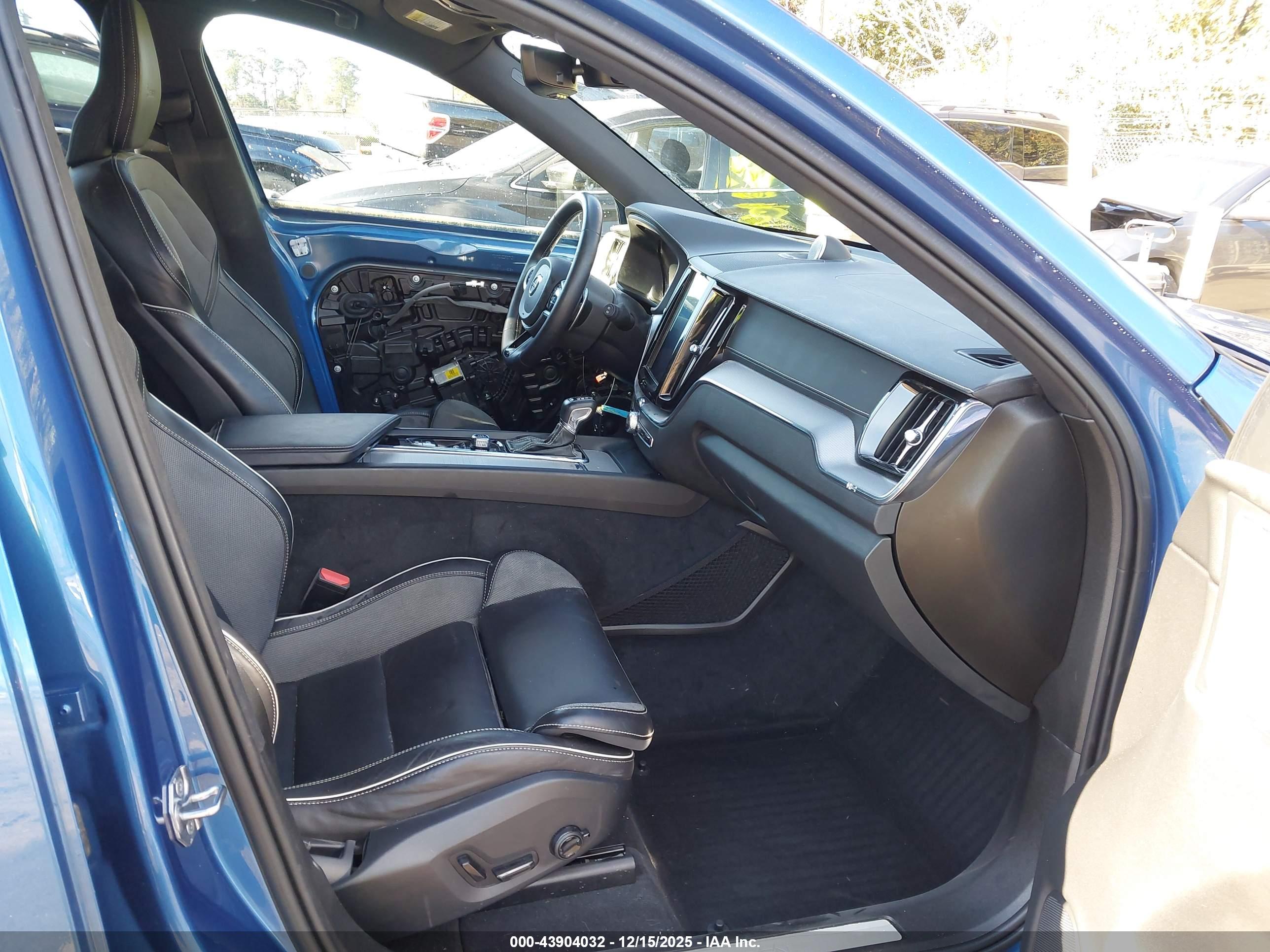 VOLVO XC60 image 5