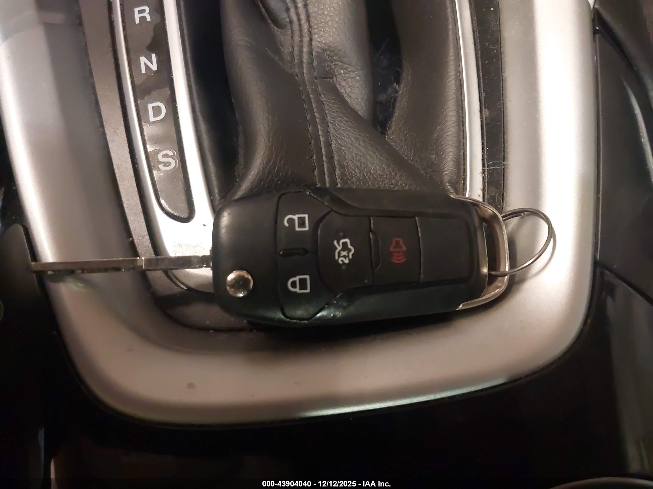 FORD FUSION image 11