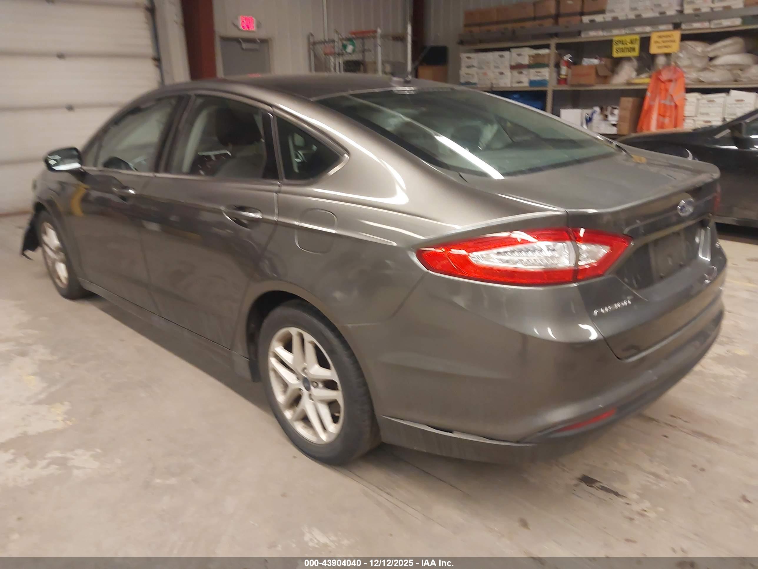 FORD FUSION image 3
