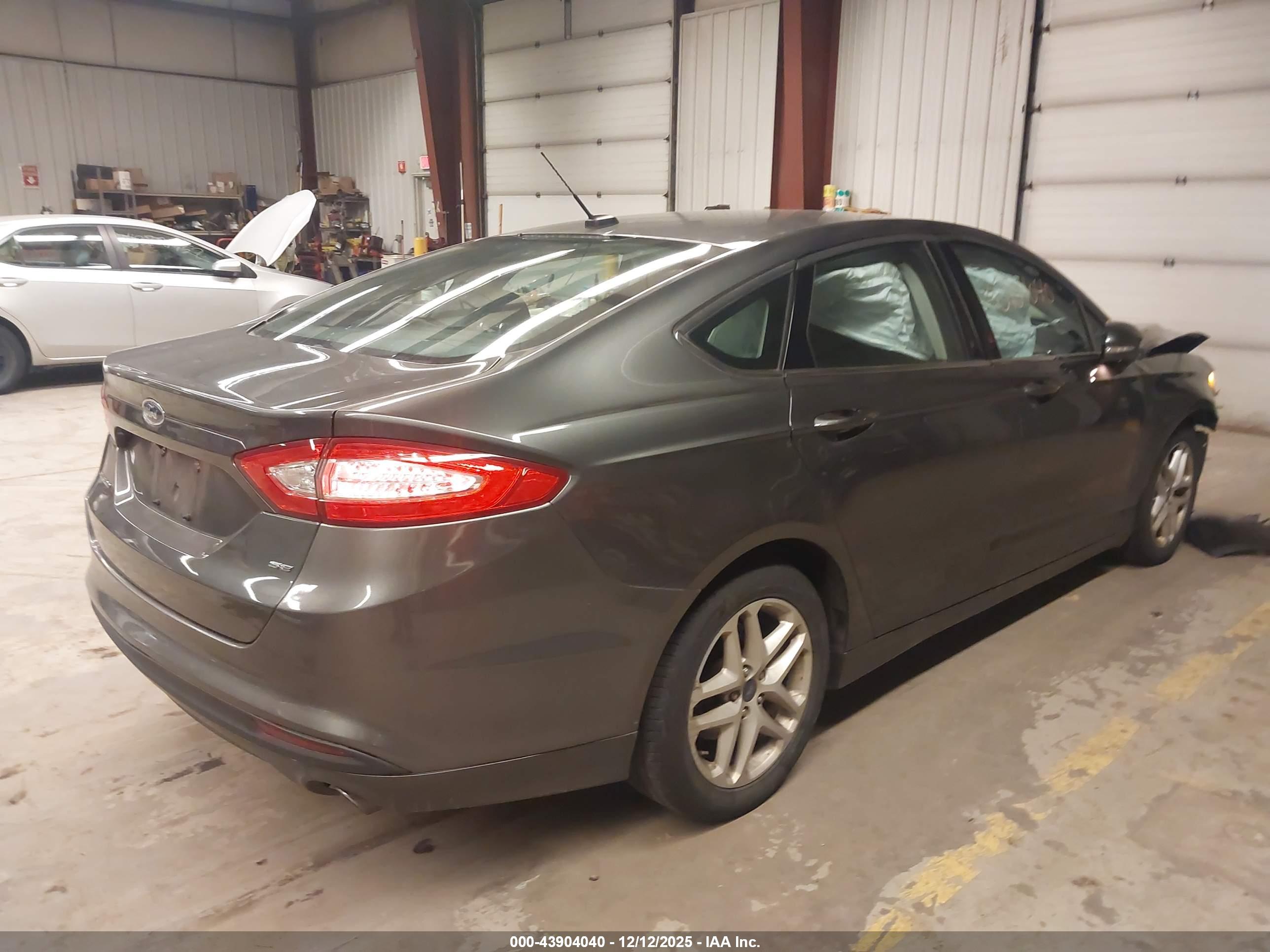 FORD FUSION image 4