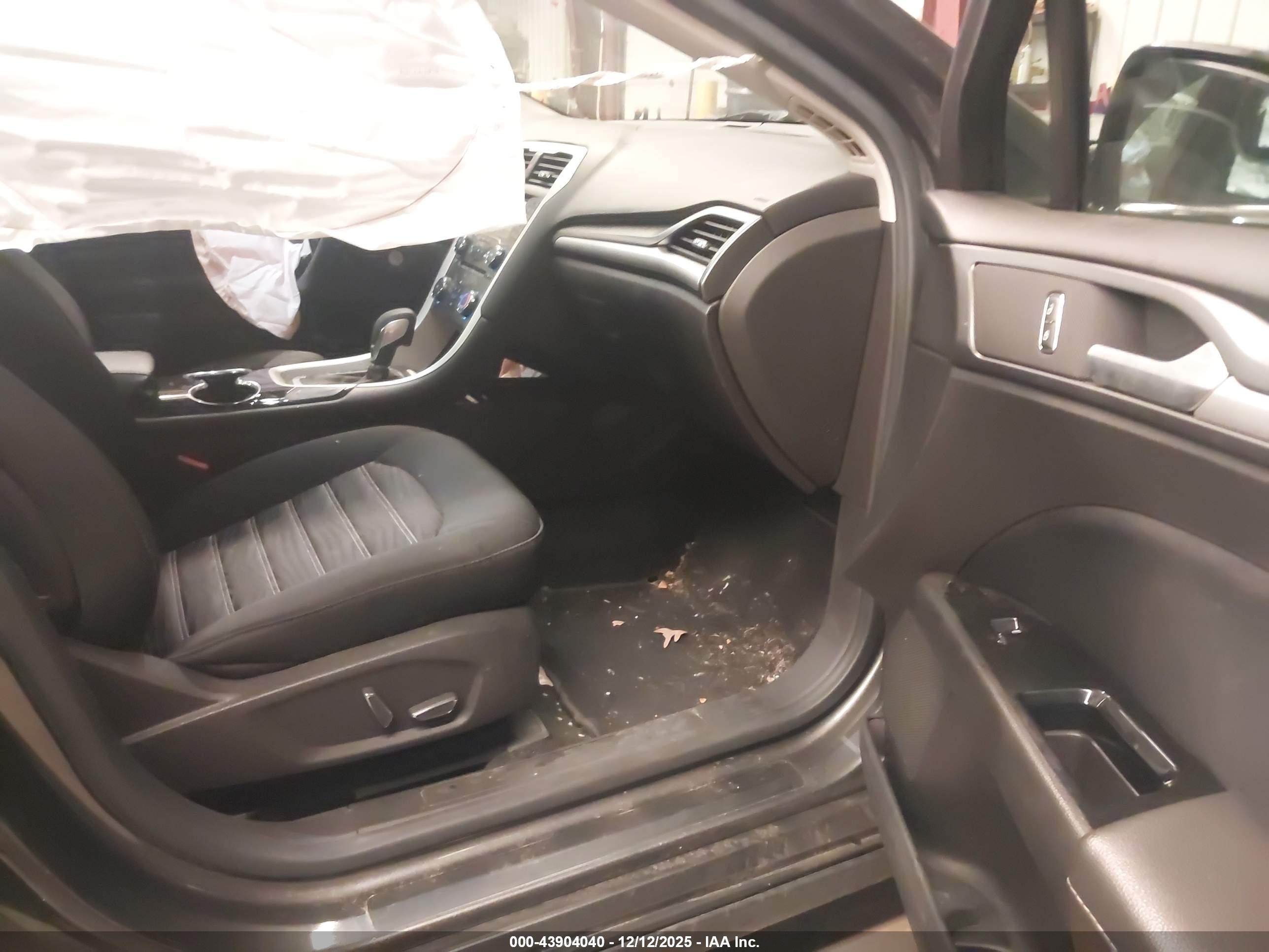 FORD FUSION image 5