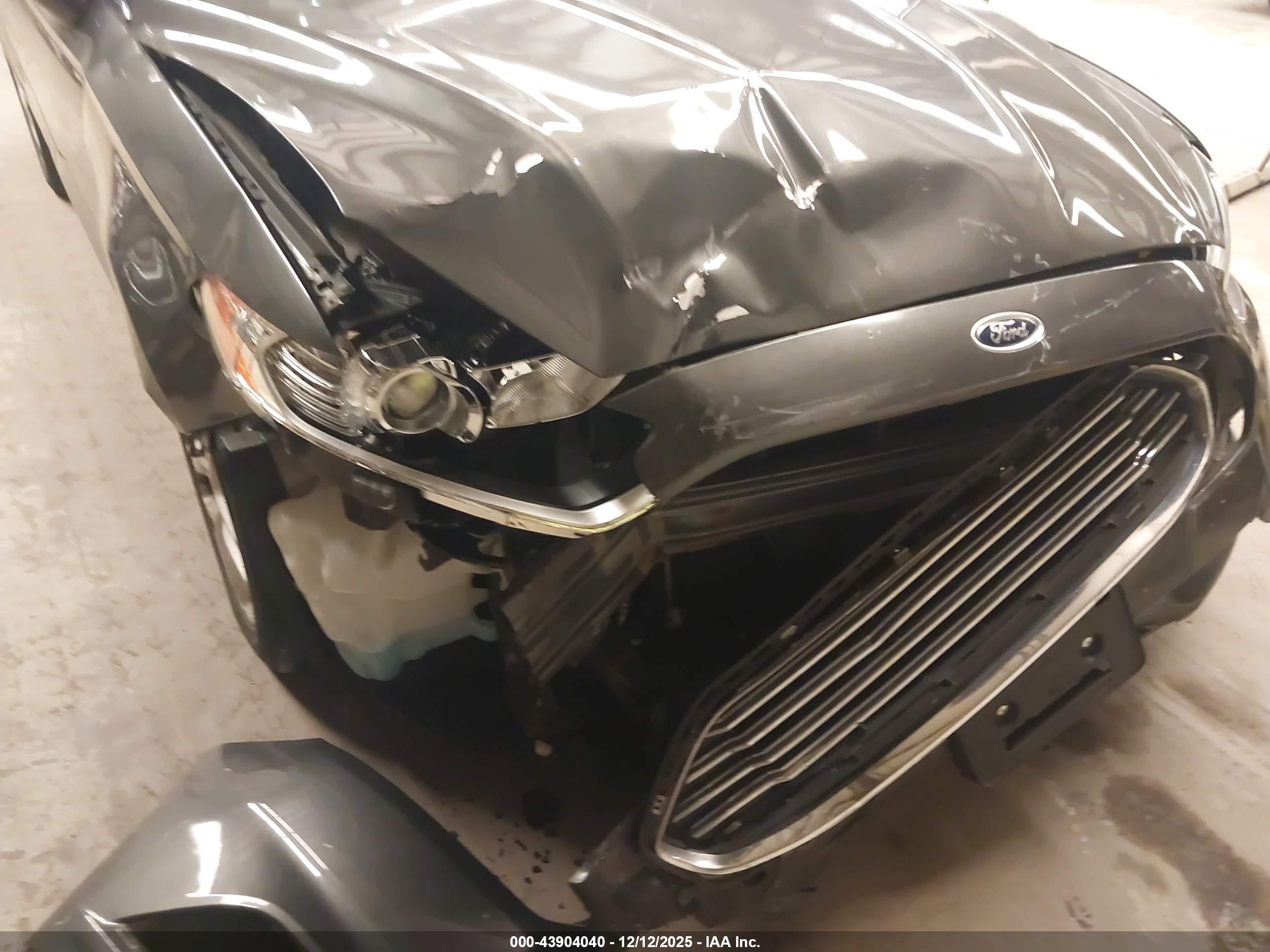 FORD FUSION image 6