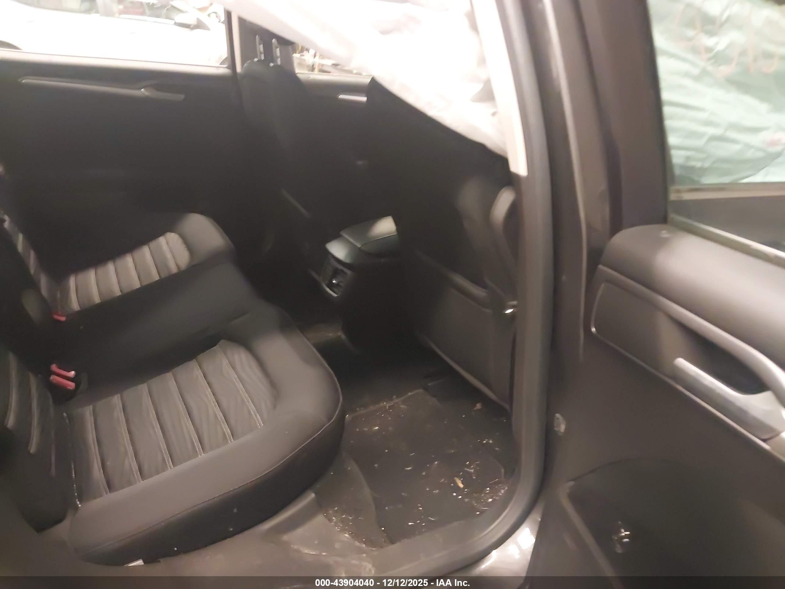 FORD FUSION image 8