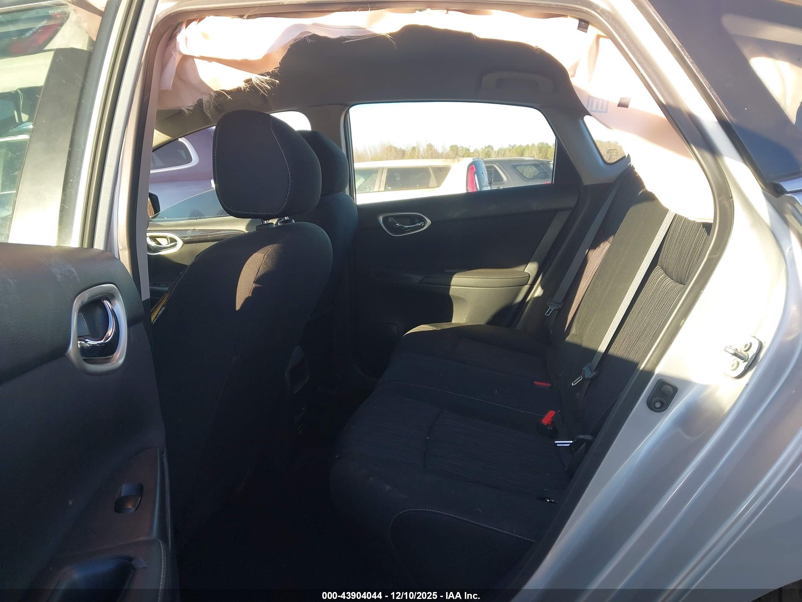 NISSAN SENTRA image 8