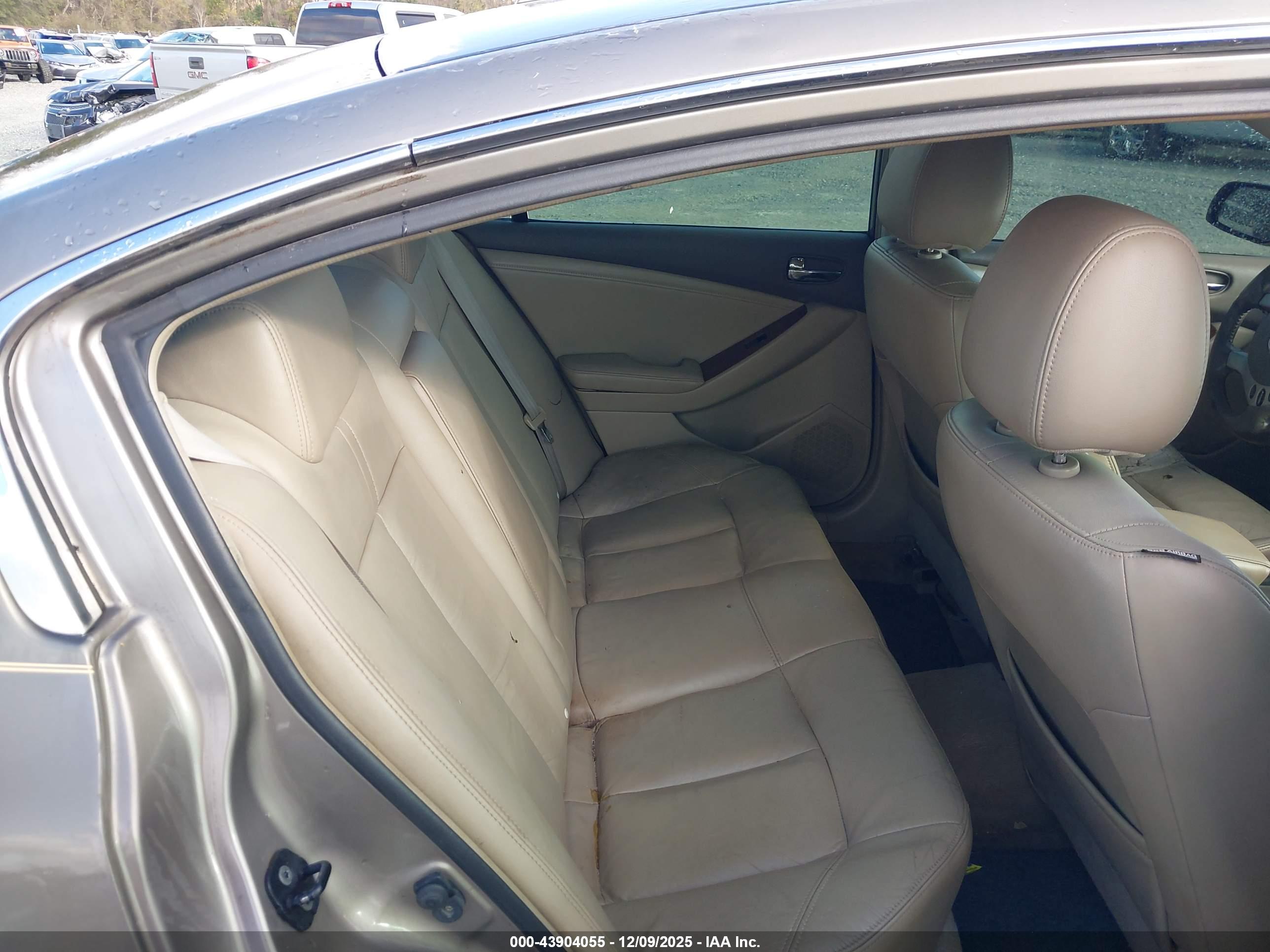 NISSAN ALTIMA image 8