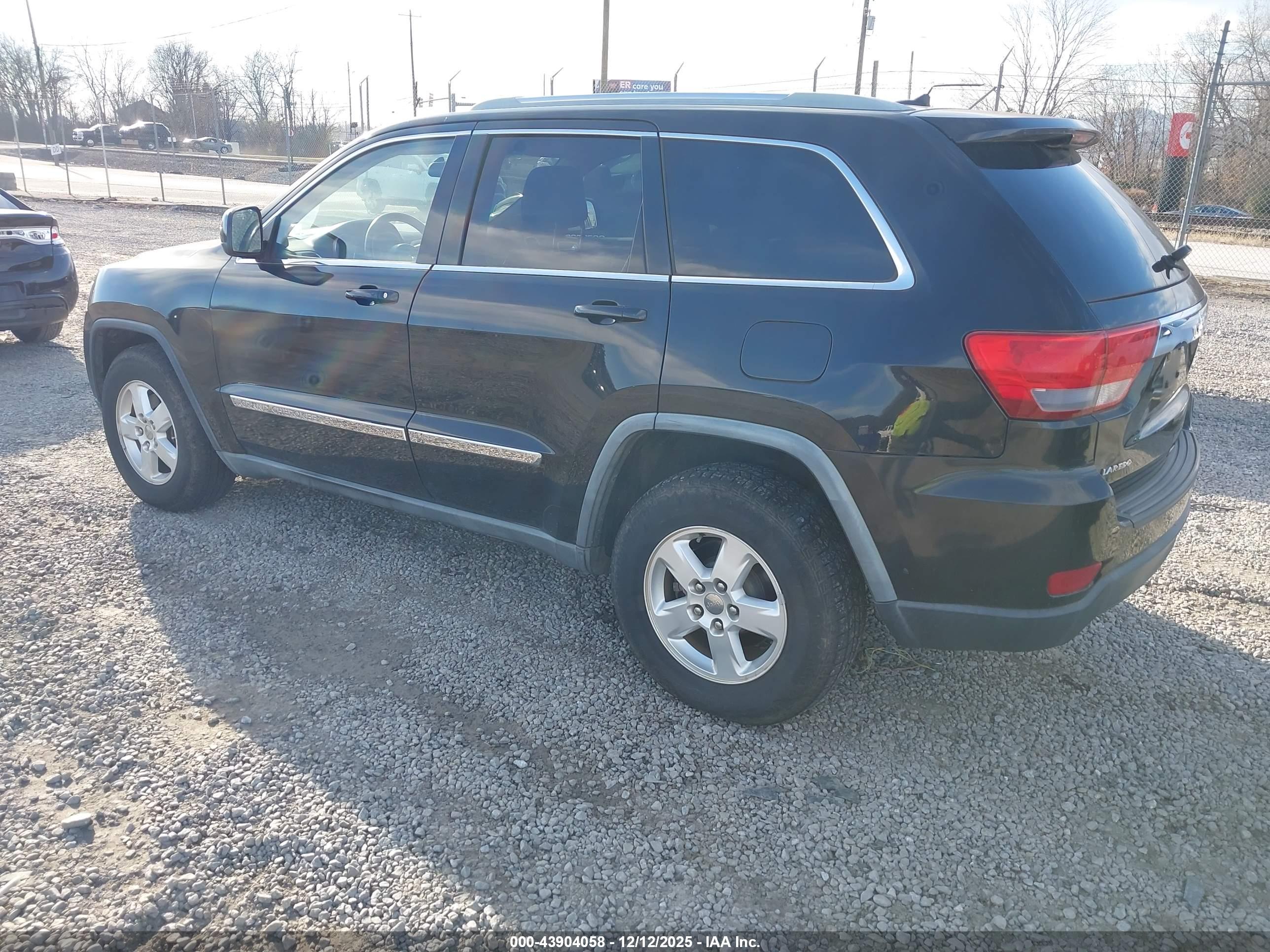 JEEP GRAND image 3
