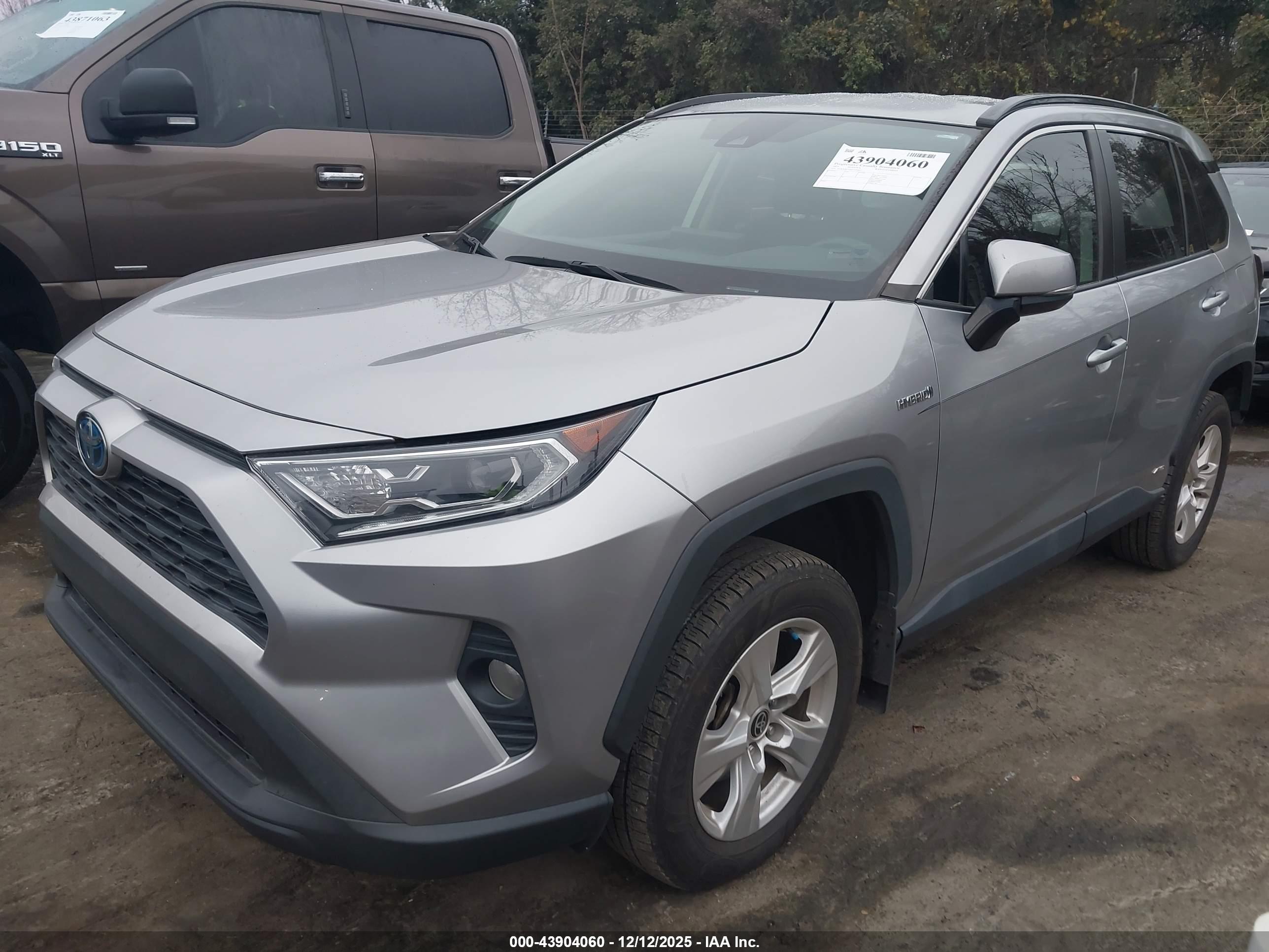 TOYOTA RAV4 image 2