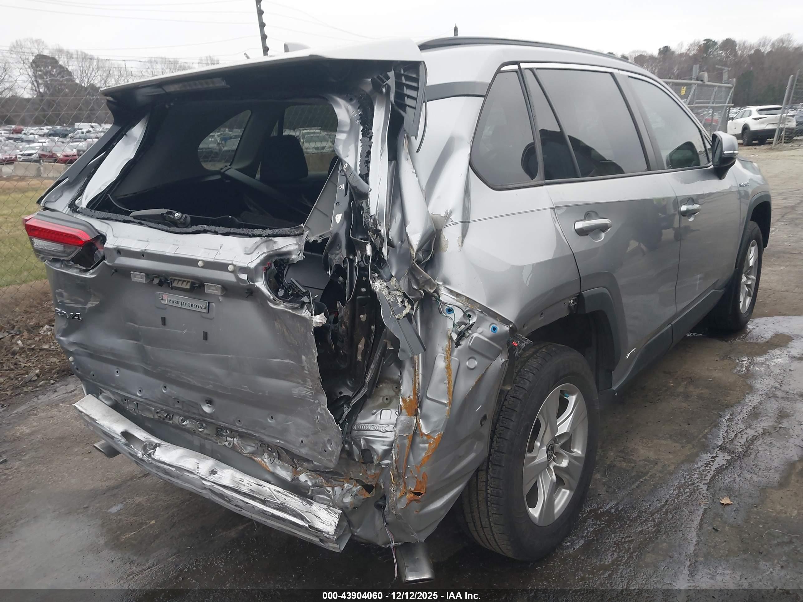 TOYOTA RAV4 image 4