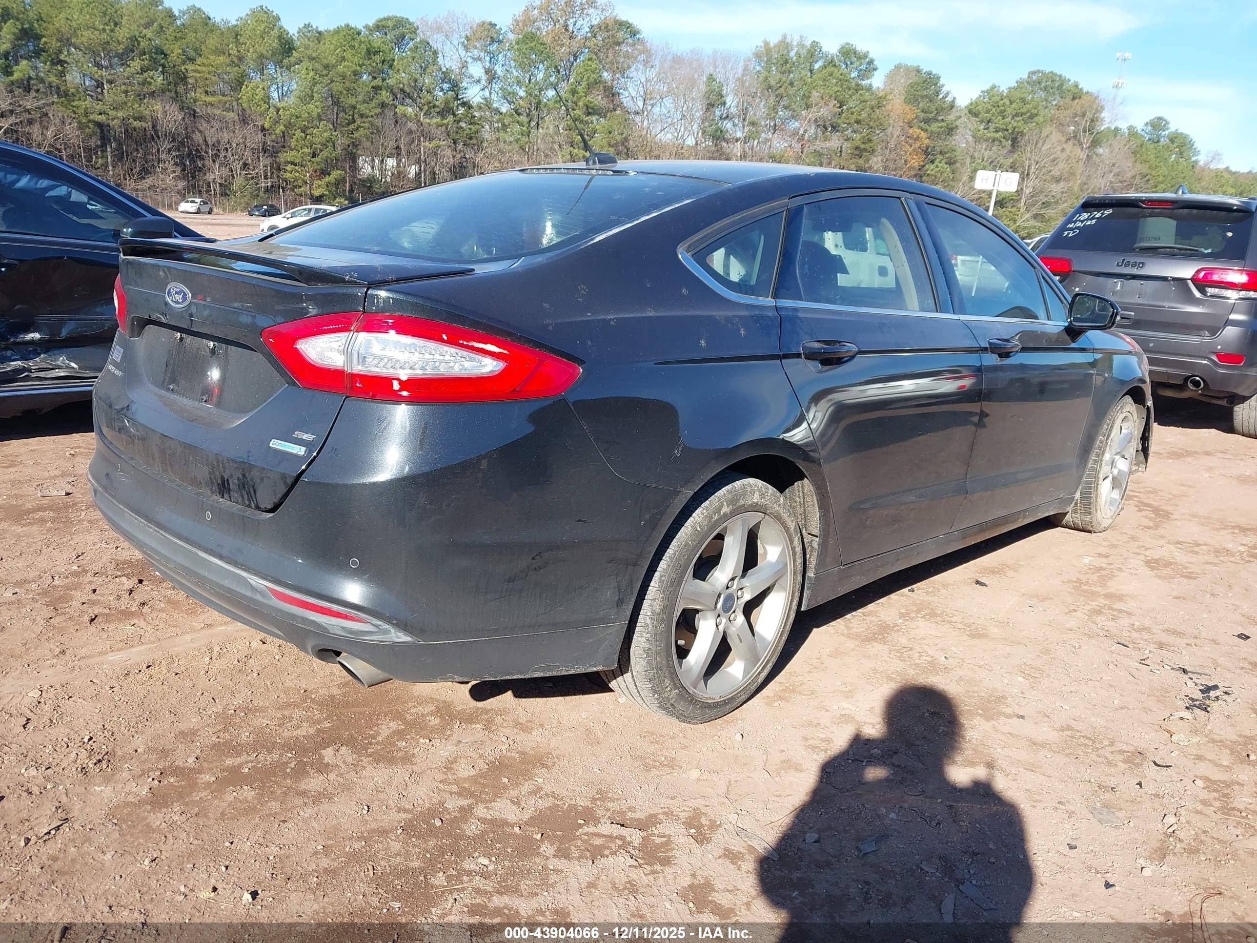 FORD FUSION image 4