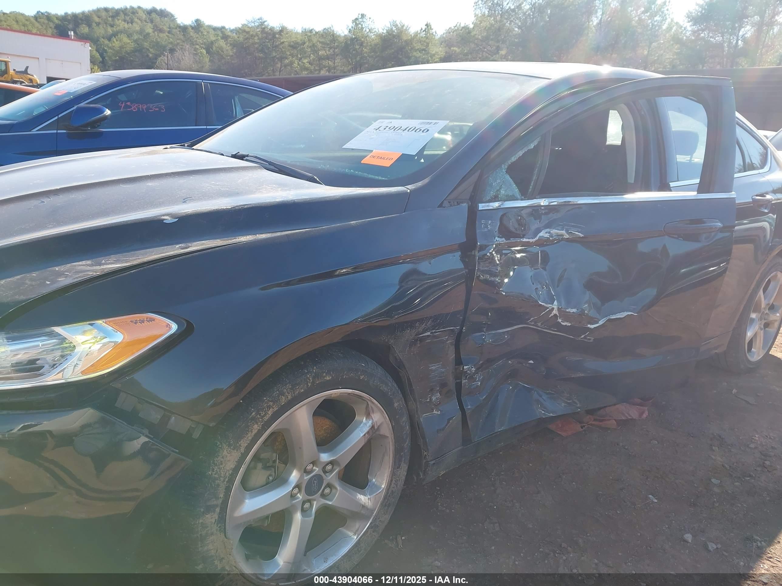 FORD FUSION image 6