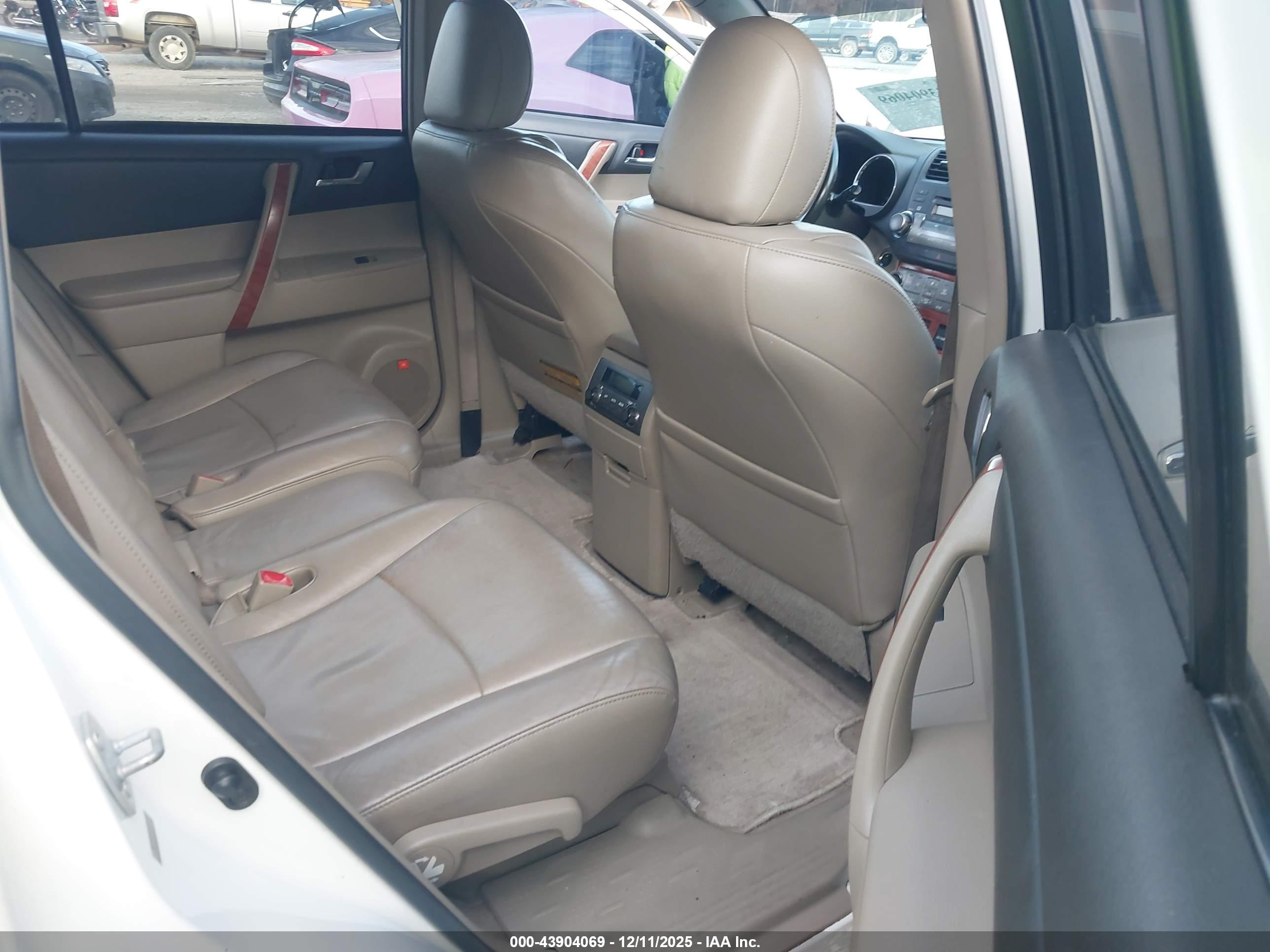 TOYOTA HIGHLANDER image 8