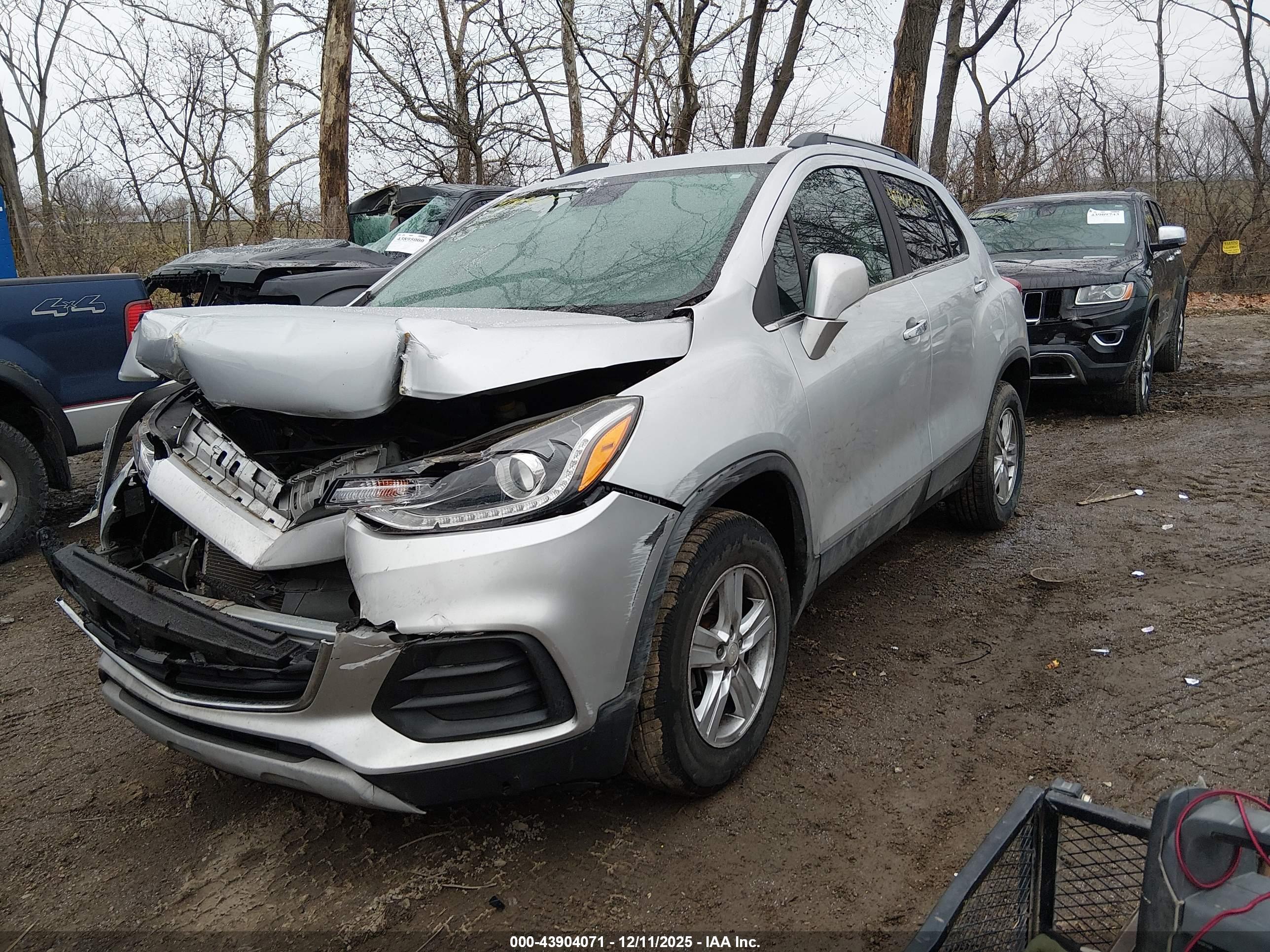 CHEVROLET TRAX image 2