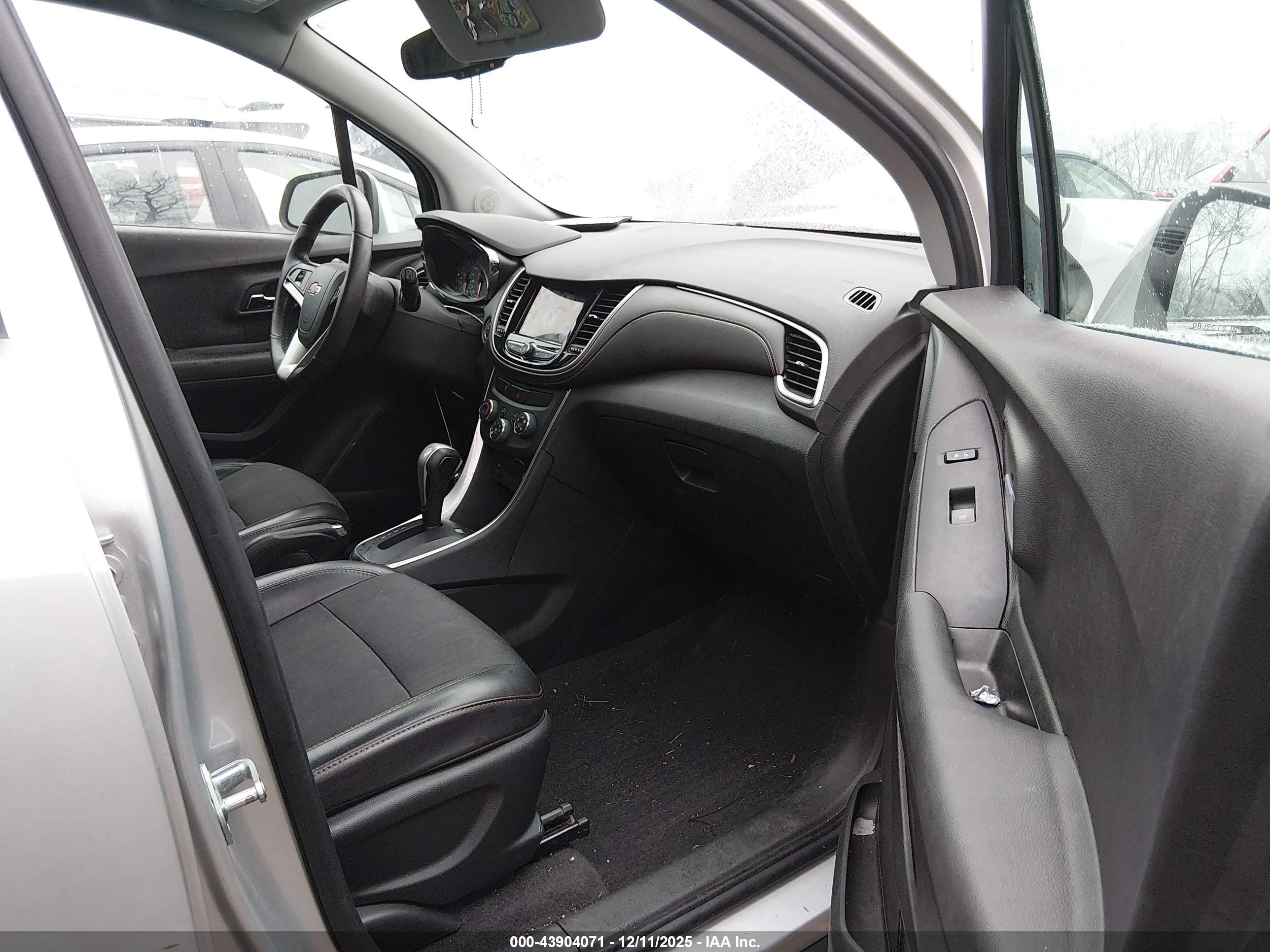 CHEVROLET TRAX image 5
