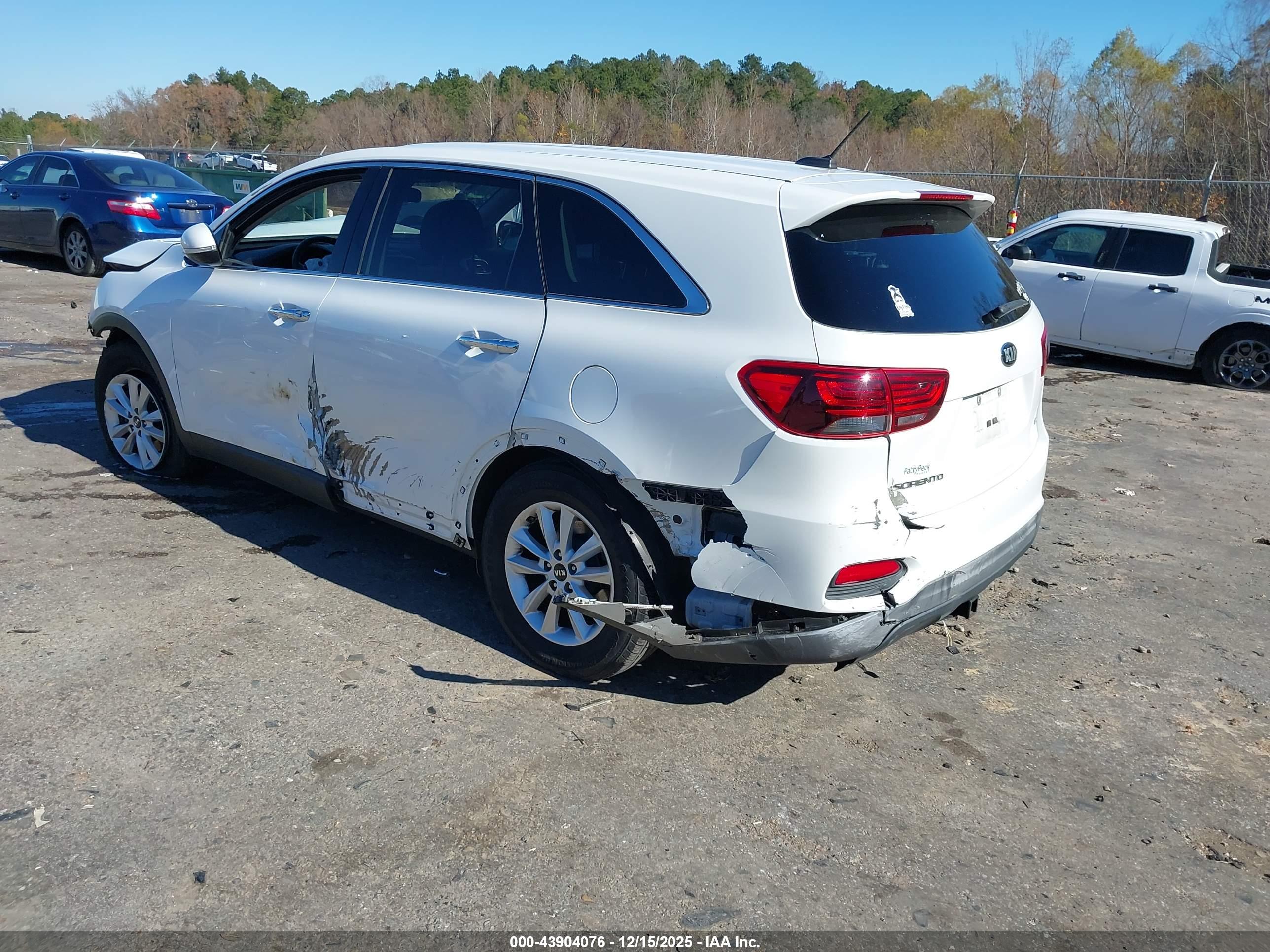 KIA SORENTO image 3