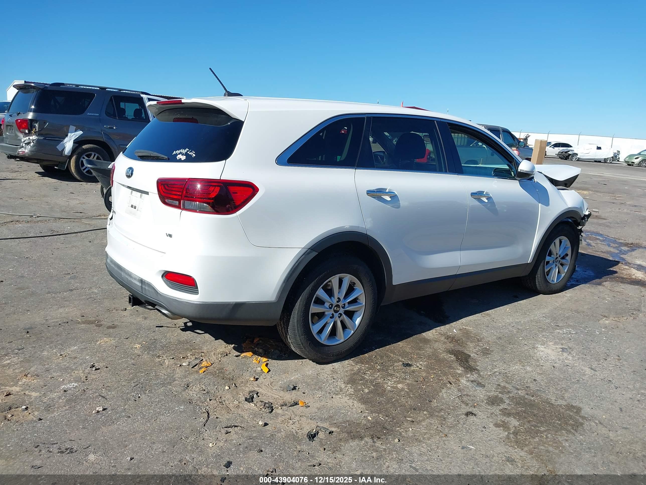 KIA SORENTO image 4