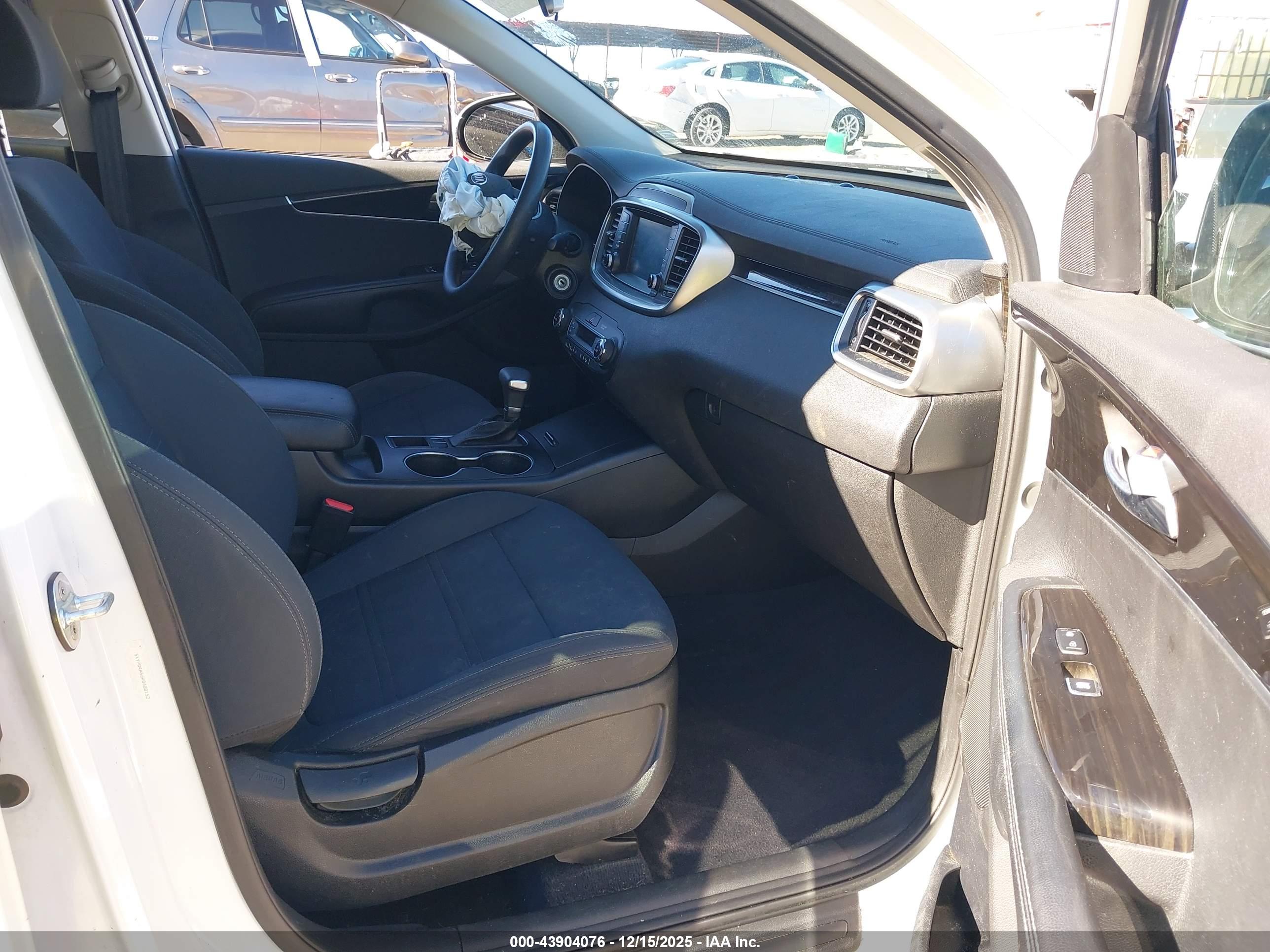KIA SORENTO image 5