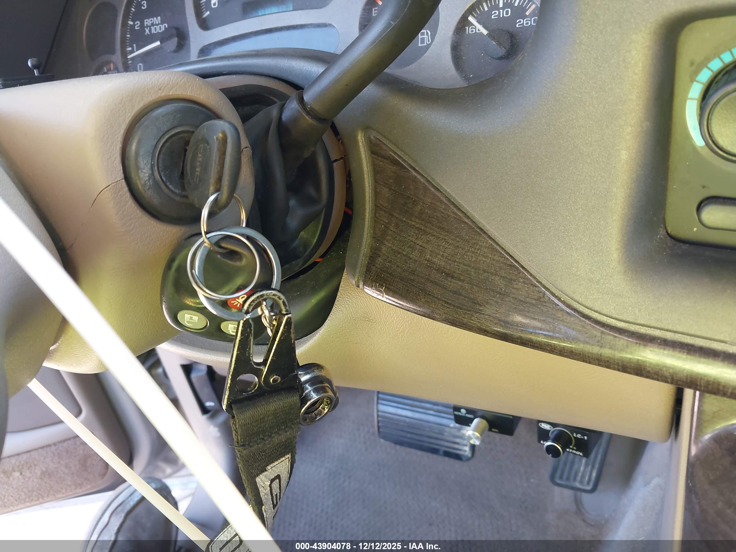 GMC YUKON image 11