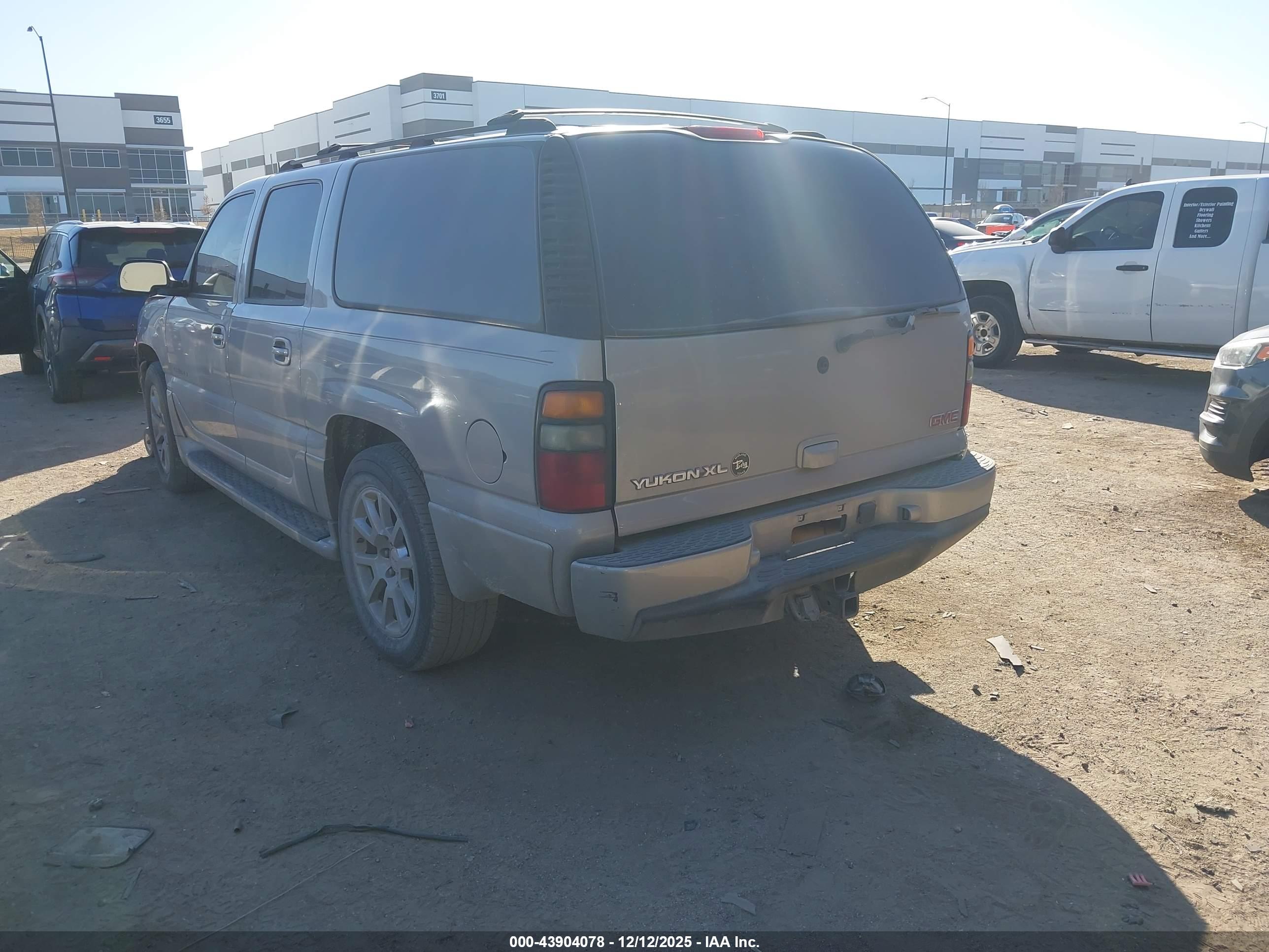 GMC YUKON image 3